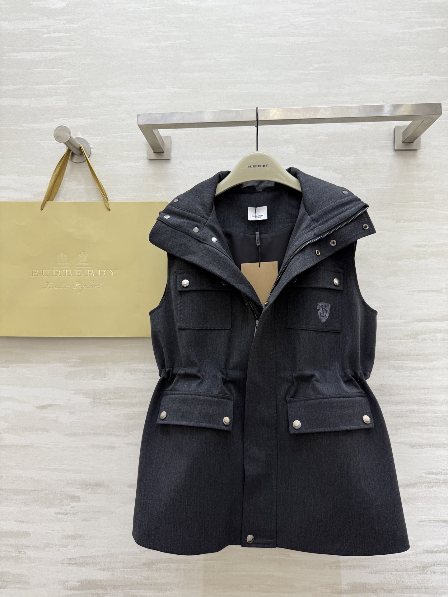 Burberry Wool Blend Vest Jacket - Stylish Autumn/Winter Outerwear 5 i1754147569011 9906 0 3