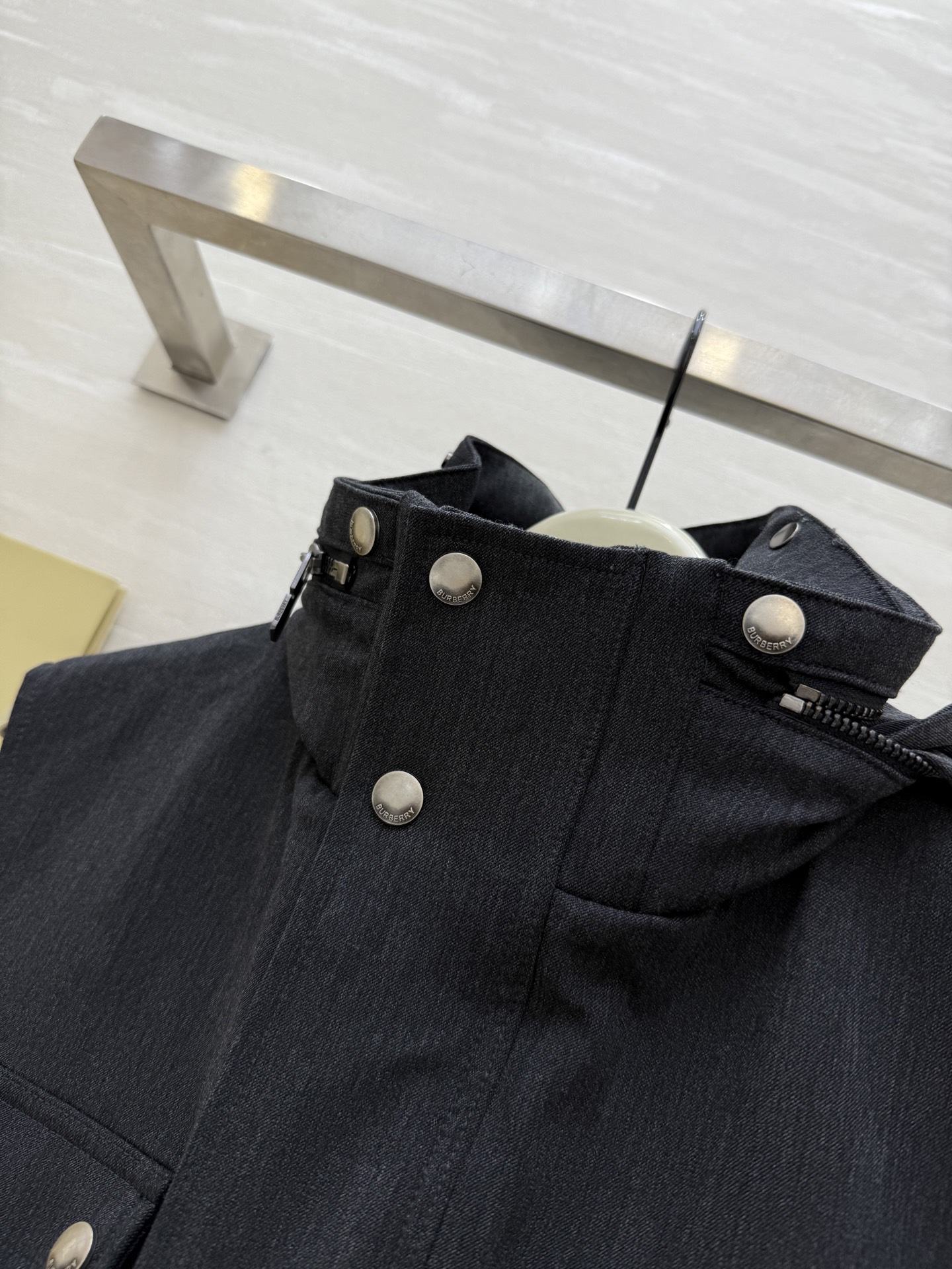 Burberry Wool Blend Vest Jacket - Stylish Autumn/Winter Outerwear 6 i1754147569013 7376 0 4