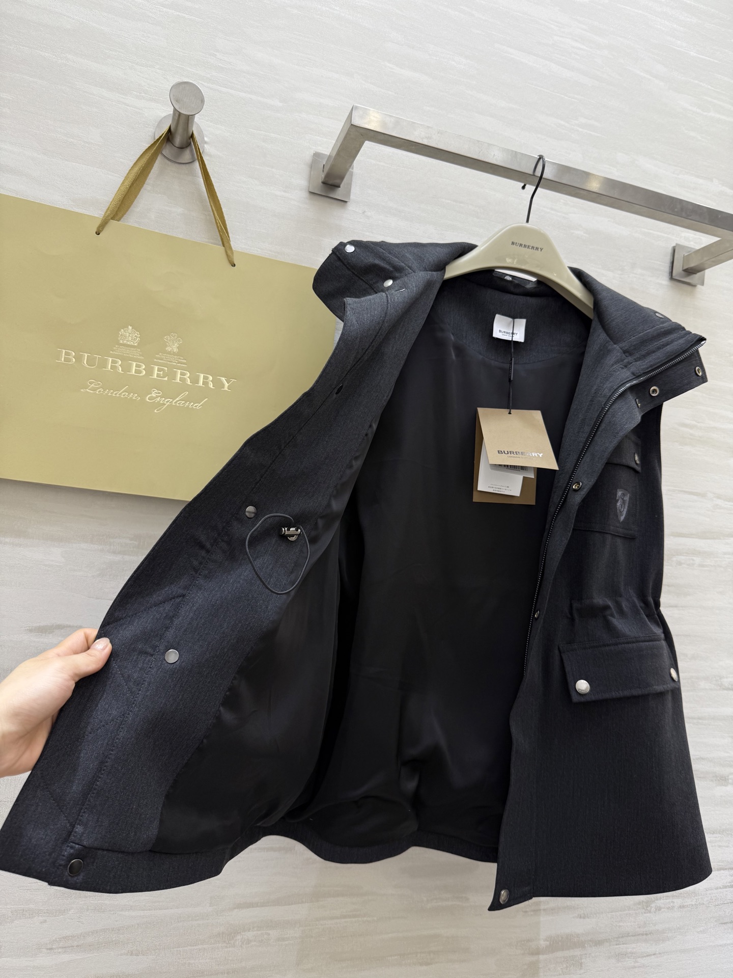 Burberry Wool Blend Vest Jacket - Stylish Autumn/Winter Outerwear 8 i1754147569020 437 0 6