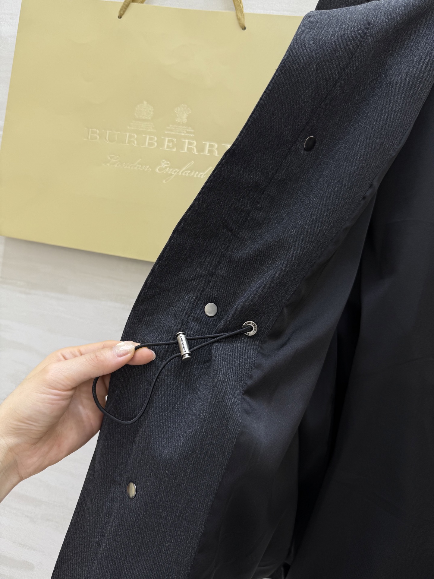 Burberry Wool Blend Vest Jacket - Stylish Autumn/Winter Outerwear 9 i1754147569035 9246 0 7
