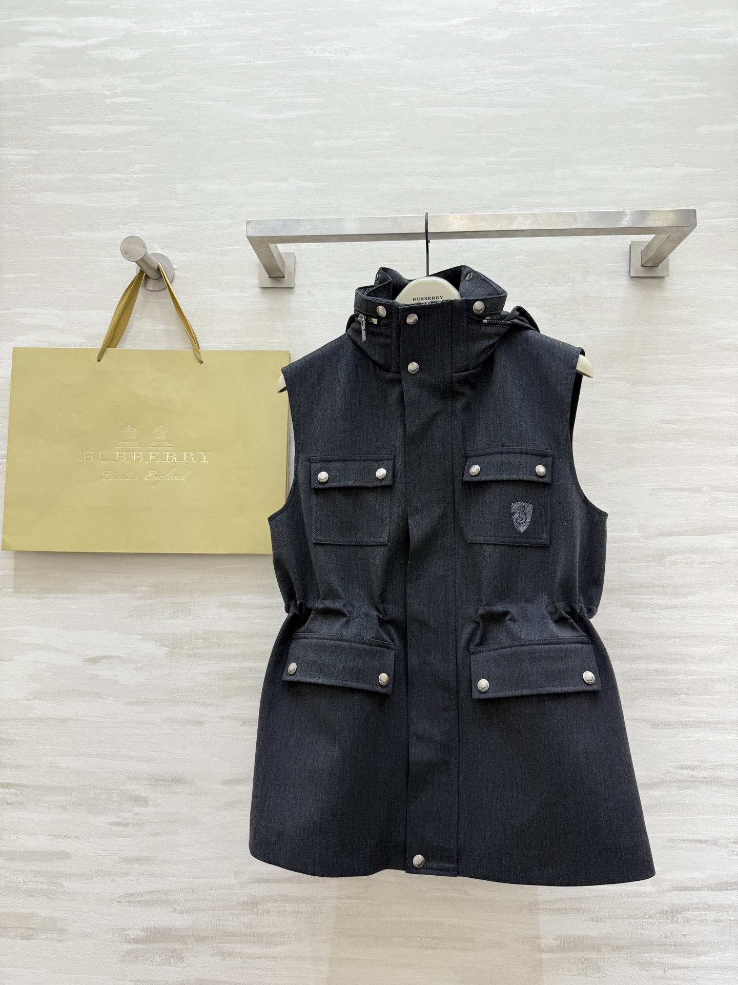 Burberry Wool Blend Vest Jacket - Stylish Autumn/Winter Outerwear 2 i1754147570613 3736 0 0
