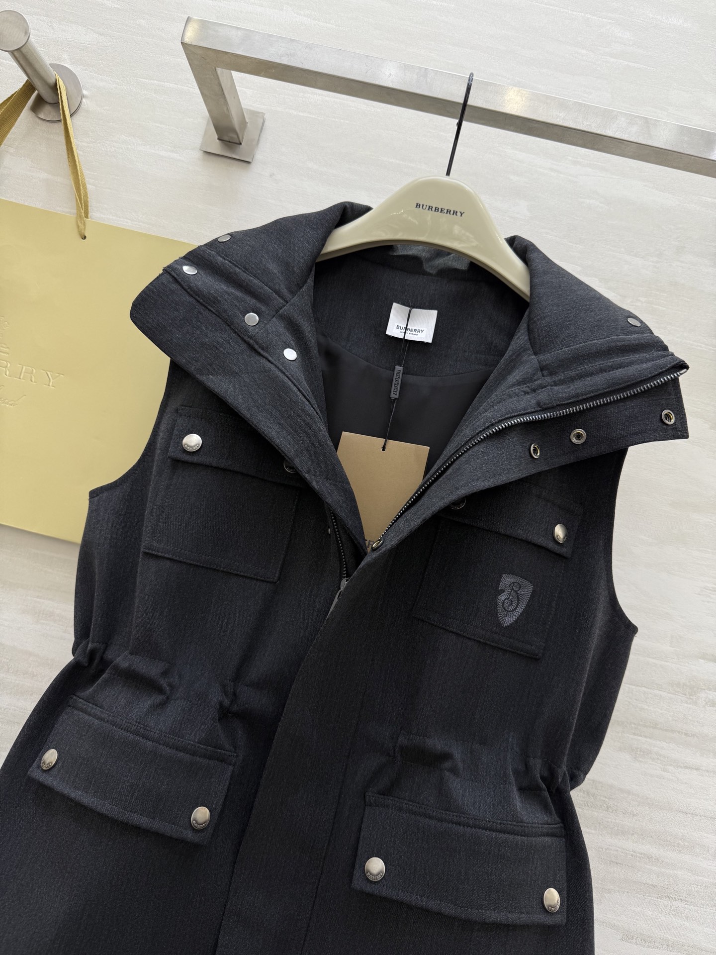 Burberry Wool Blend Vest Jacket - Stylish Autumn/Winter Outerwear 7 i1754147570693 125 0 5