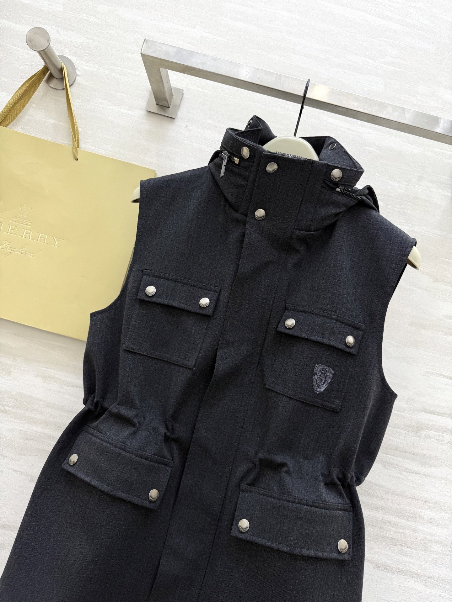 Burberry Wool Blend Vest Jacket - Stylish Autumn/Winter Outerwear 3 i1754147570705 6619 0 1