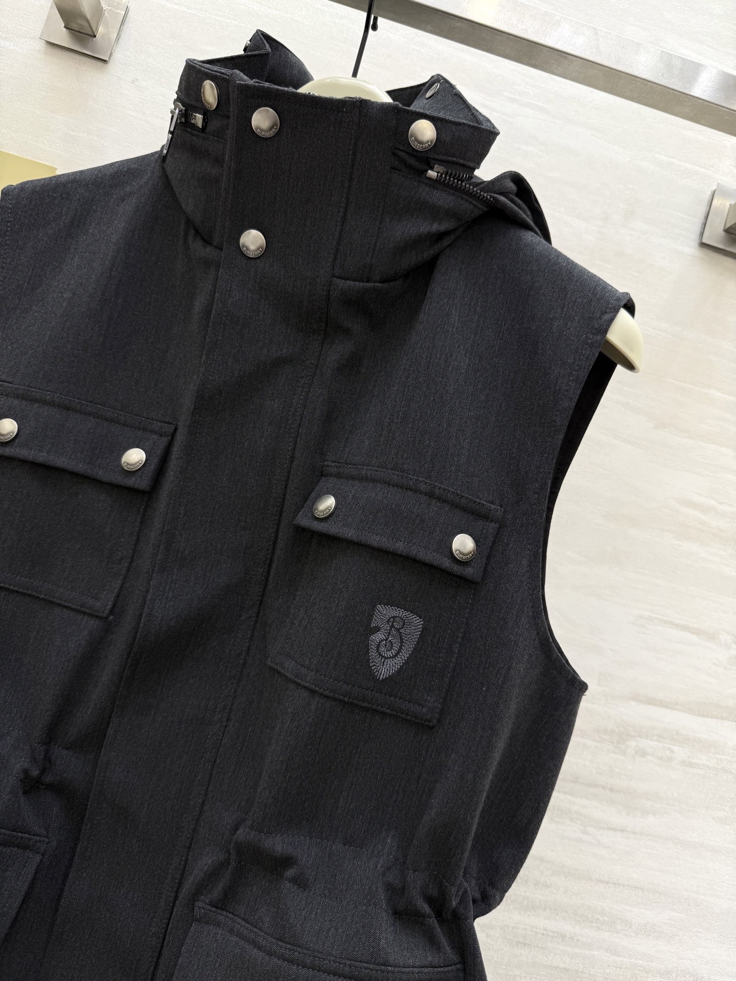 Burberry Wool Blend Vest Jacket - Stylish Autumn/Winter Outerwear 4 i1754147570746 2587 0 2