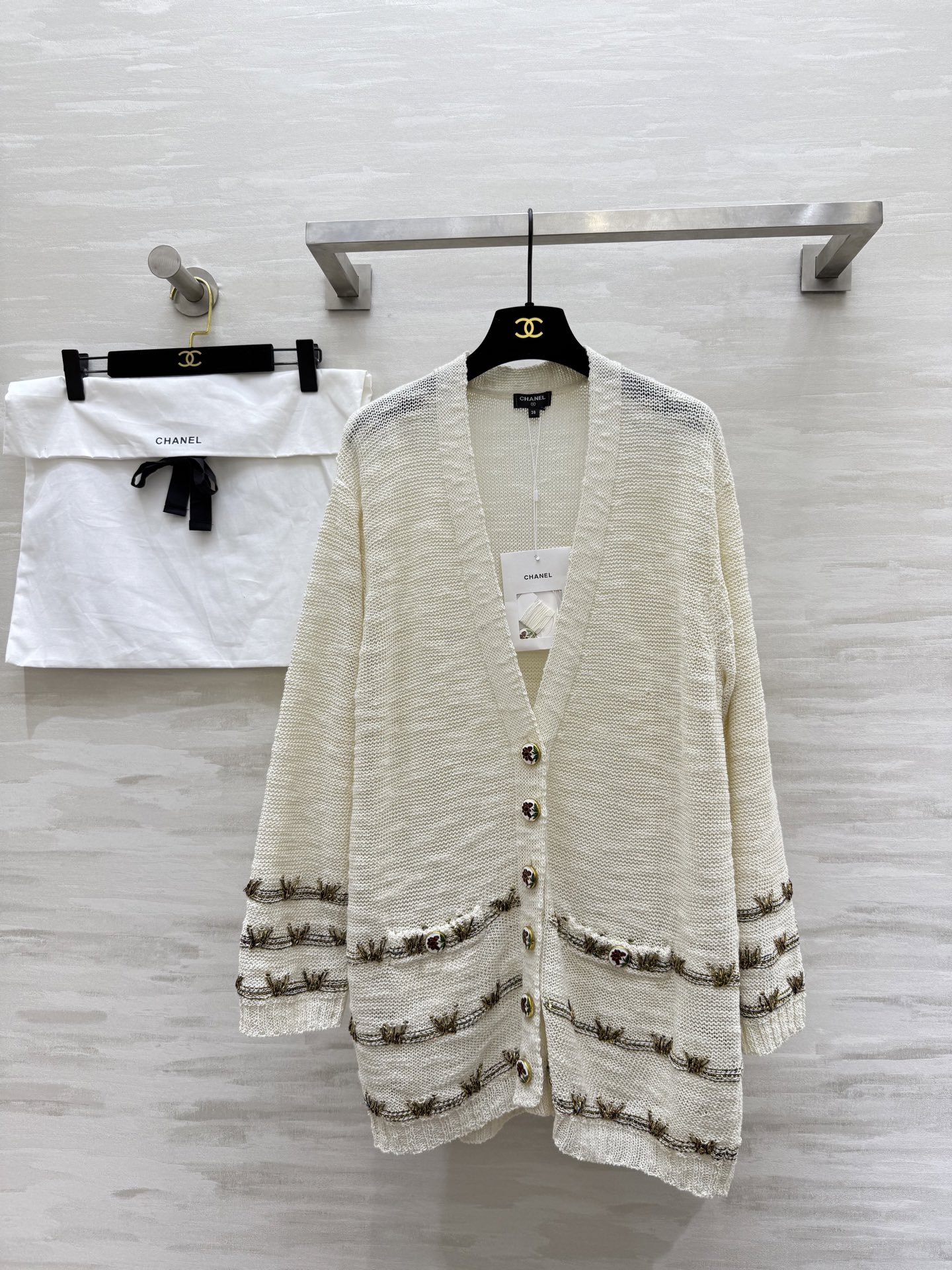 NO:461180,#ChaneA high-end handicraft workshop series ebony lacquered Chinese style cardigan jacket original development custom yarn button mold customization high version delivery dust bag size36/38/40, chanel, jackets & coats, alexander wang19860909#ChaneA 高级手工坊系列 乌木漆国风开衫外套 原版开发定制纱线 扣子开模定制 高版本 配送防尘袋size36/38/40,,chanel,jackets & coats,alexander wang,Women's clothing