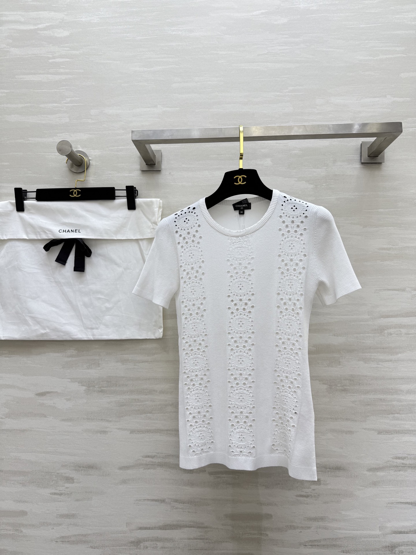 NO:461318,#ChaneB original development hollow pattern short sleeves high quality customization spot first release size36/38/40, chanel, T-shirt, alexander wang19860909#ChaneB 原版开发 镂空图案短袖 高品质定制 现货首发size36/38/40,,chanel,T-shirt,alexander wang,Women's clothing