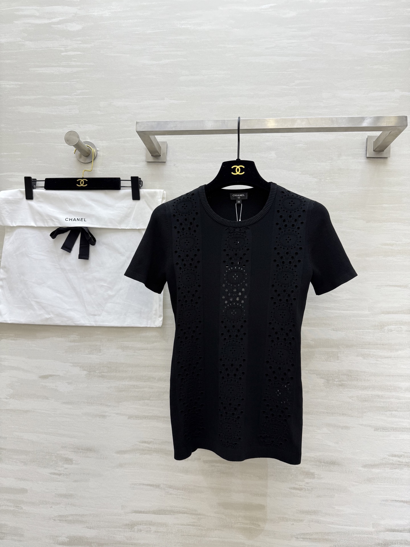 NO:461258,#ChaneB original development hollow pattern short sleeves high quality customization spot first release size36/38/40, chanel, T-shirt, alexander wang19860909#ChaneB 原版开发 镂空图案短袖 高品质定制 现货首发size36/38/40,,chanel,T-shirt,alexander wang,Women's clothing