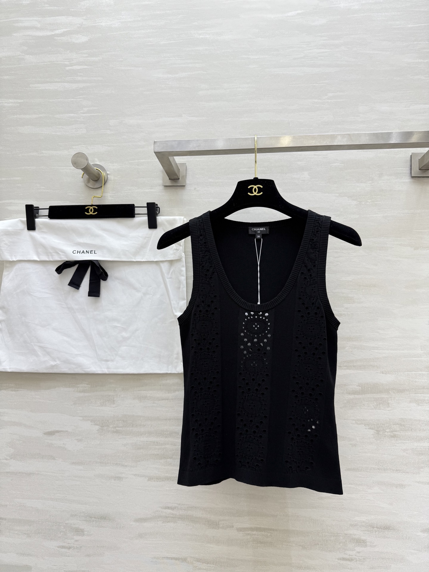 NO:461265,#ChaneB original development hollow pattern vest high quality customization spot first release size36/38/40, chanel, alexander wang19860909#ChaneB 原版开发 镂空图案背心 高品质定制 现货首发size36/38/40,,chanel,alexander wang,Women's clothing