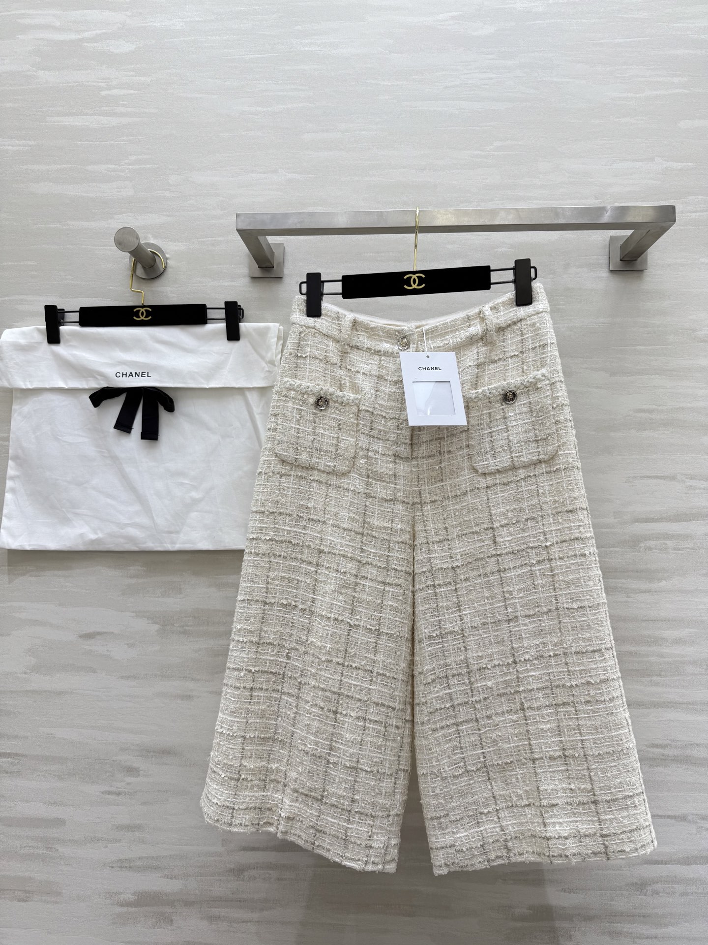NO:461326,#Chane autumn and winter new style wool tweed wool trousers high quality customization spot first size36/38/40 (36 size waist circumference 68, hip circumference 86, pants length 71), chanel,alexander wang19860909#Chane秋冬新款 羊毛花呢编织七分直筒裤 高品质定制 现货首发size36/38/40（36码腰围68,臀围86,裤长71）,,chanel,alexander wang,Women's clothing