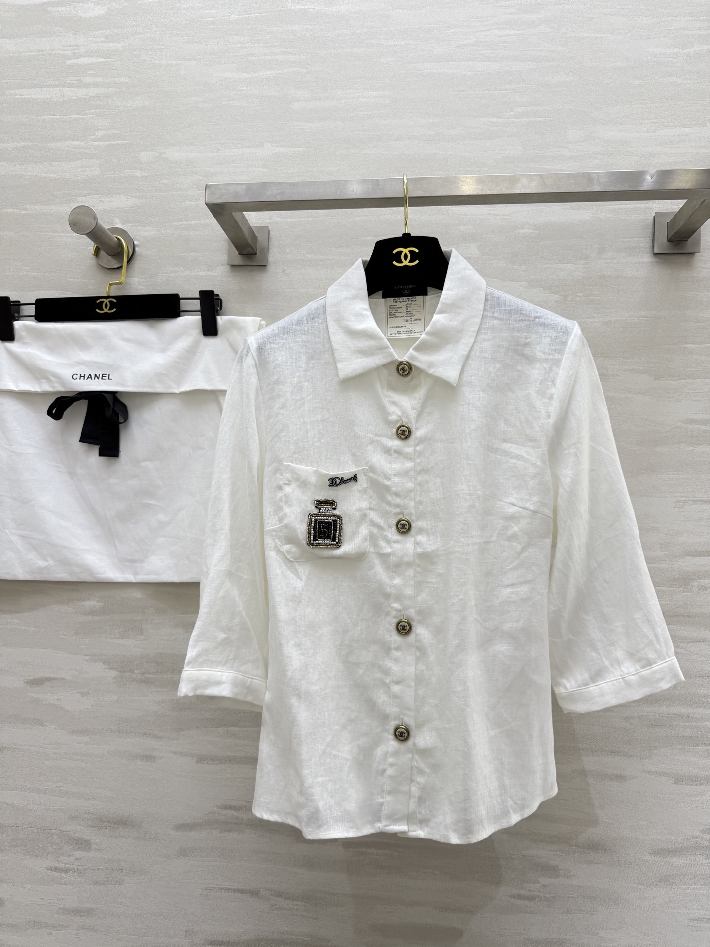 NO:461345,#Chane Vacation Series Linen waist-hugging shirts High-quality customization Spot first delivery Dust-proof bag size36/38/40 (38 size shoulder width 38, bust 92, 62 length), Chanel, alexander wang19860909#Chane度假系列 亚麻收腰衬衣 高级休闲 高品质定制 现货首发 配送防尘袋 size36/38/40（38码肩宽38,胸围92,衣长62）,,chanel,alexander wang,Women's clothing