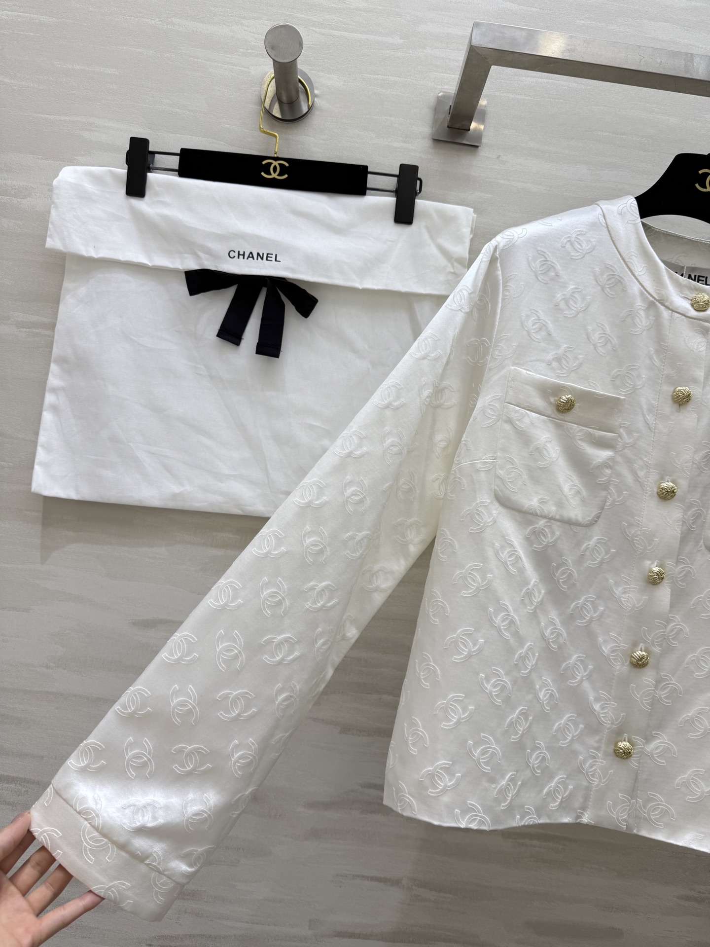 Chanel Women's White Silk Jacquard Jacket, Fall/Winter Collection 5 i1755633465541 1486 0 3
