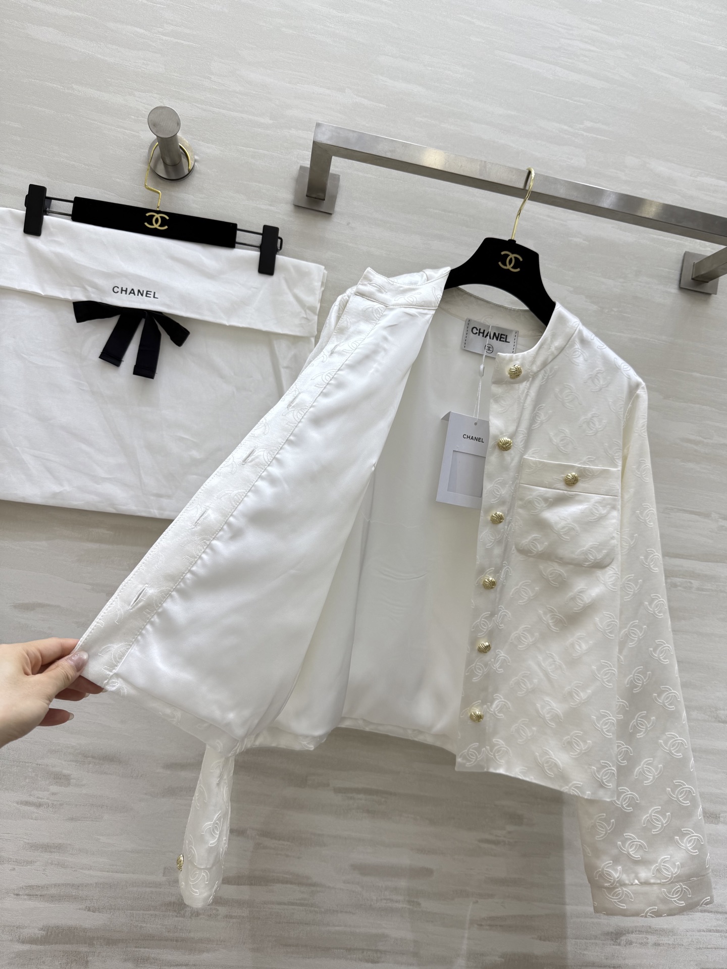 Chanel Women's White Silk Jacquard Jacket, Fall/Winter Collection 7 i1755633465585 6938 0 5