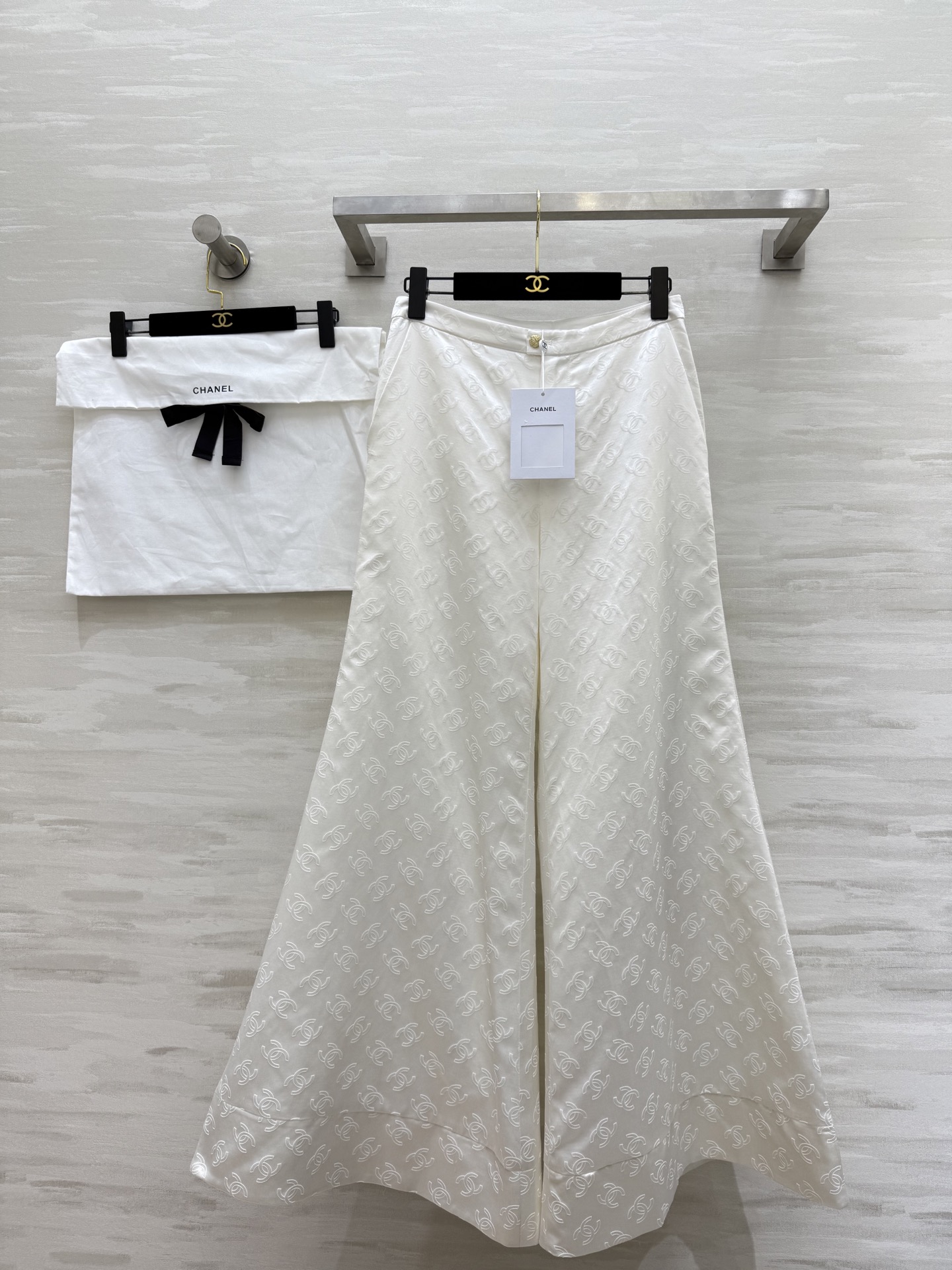 NO:467169,#Chane early autumn new style silk jacquard wide-leg pants high quality customization spot first size36/38/40 (36 size waist circumference 66, hip circumference 90, pants length 104), chanel, real silk, alexander wang19860909#Chane早秋新款 真丝提花阔腿裤 高品质定制 现货首发size36/38/40（36码腰围66,臀围90,裤长104）,,chanel,real silk,alexander wang,Women's clothing