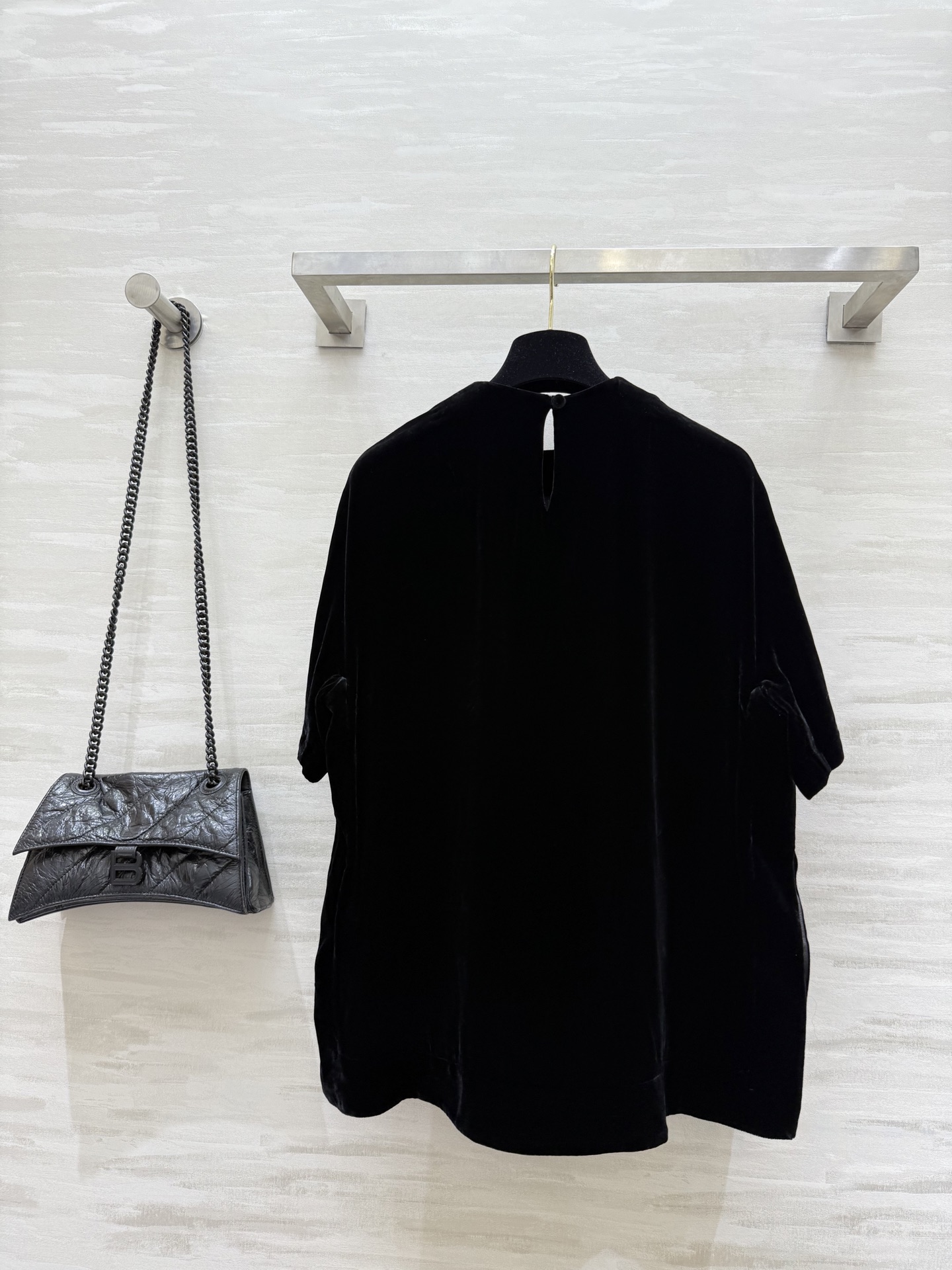 #ysl²⁵早秋新款 真丝丝绒上衣 定制真丝丝绒质地 高品质 现货首发size：M/L/XL（M码胸围：