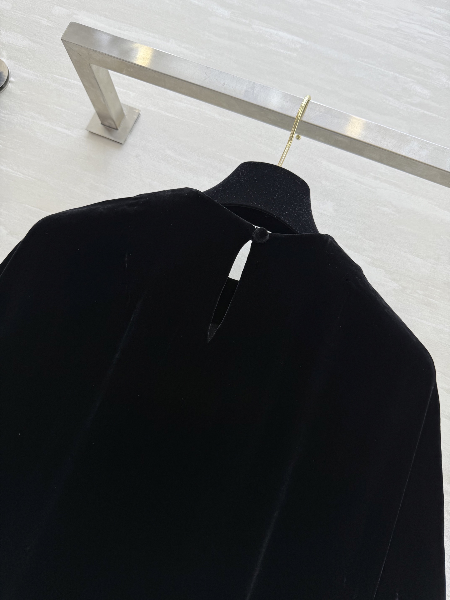 #ysl²⁵早秋新款 真丝丝绒上衣 定制真丝丝绒质地 高品质 现货首发size：M/L/XL（M码胸围：