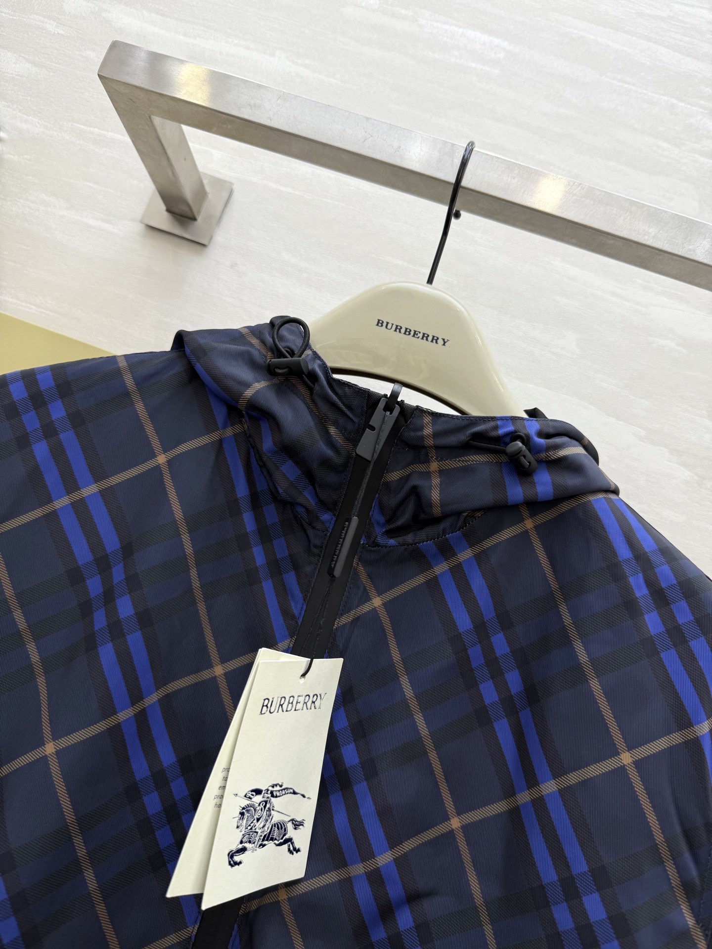 #Burberr♡²⁵早秋新款 正反两穿连帽短款风衣外套 高品质定制 现货首发size：S/M/L/XL