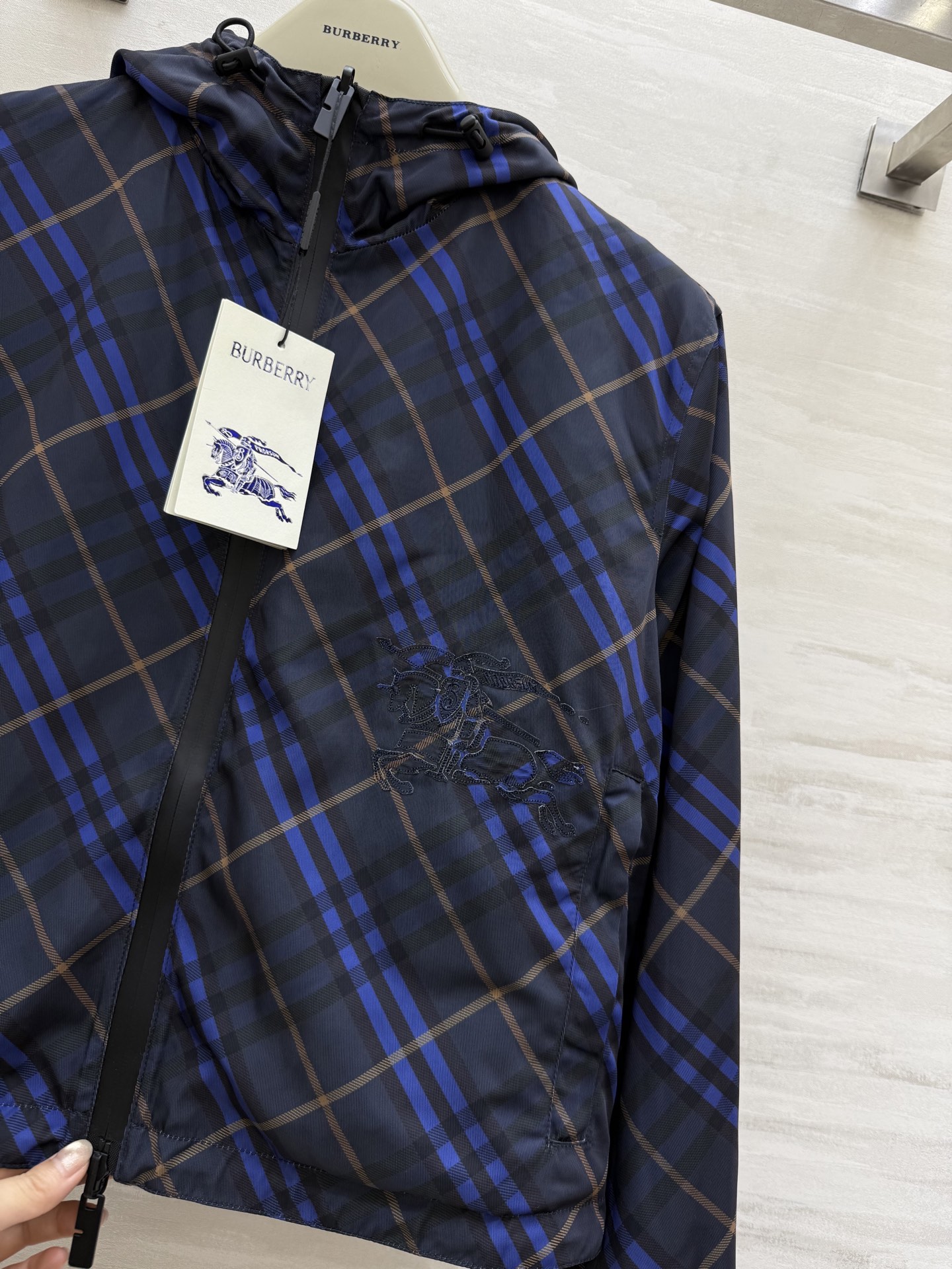 #Burberr♡²⁵早秋新款 正反两穿连帽短款风衣外套 高品质定制 现货首发size：S/M/L/XL