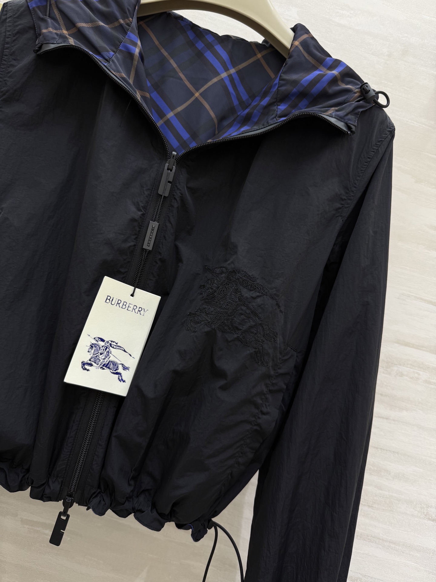 #Burberr♡²⁵早秋新款 正反两穿连帽短款风衣外套 高品质定制 现货首发size：S/M/L/XL