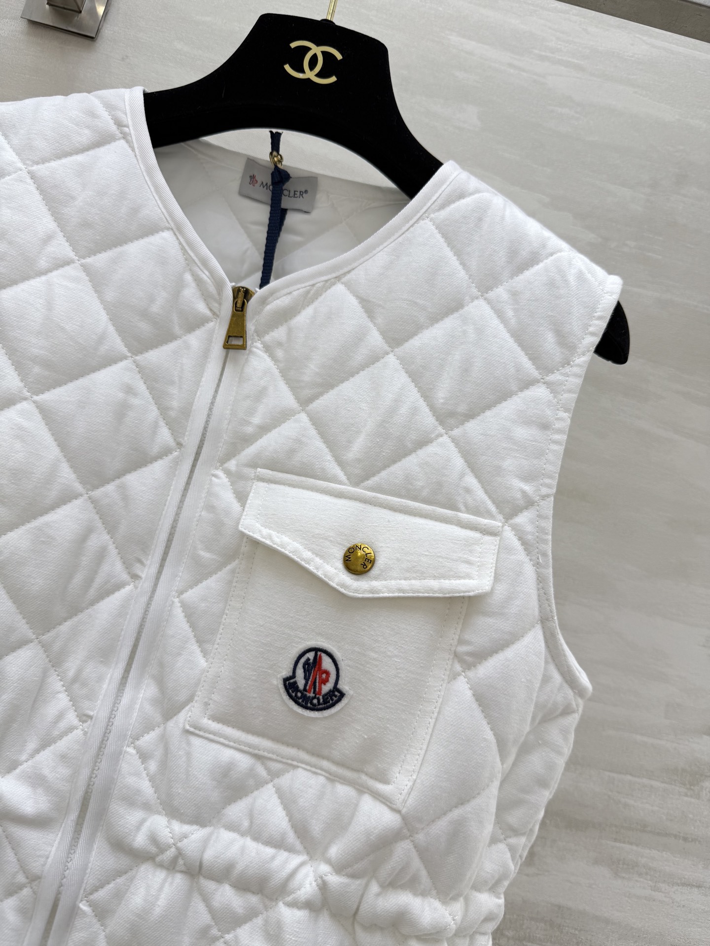 #Moncle♡²⁵秋冬新款 菱形绗缝夹棉无袖马甲 最新定制亚麻面料 进口机压线格工艺对格立体剪裁 经典