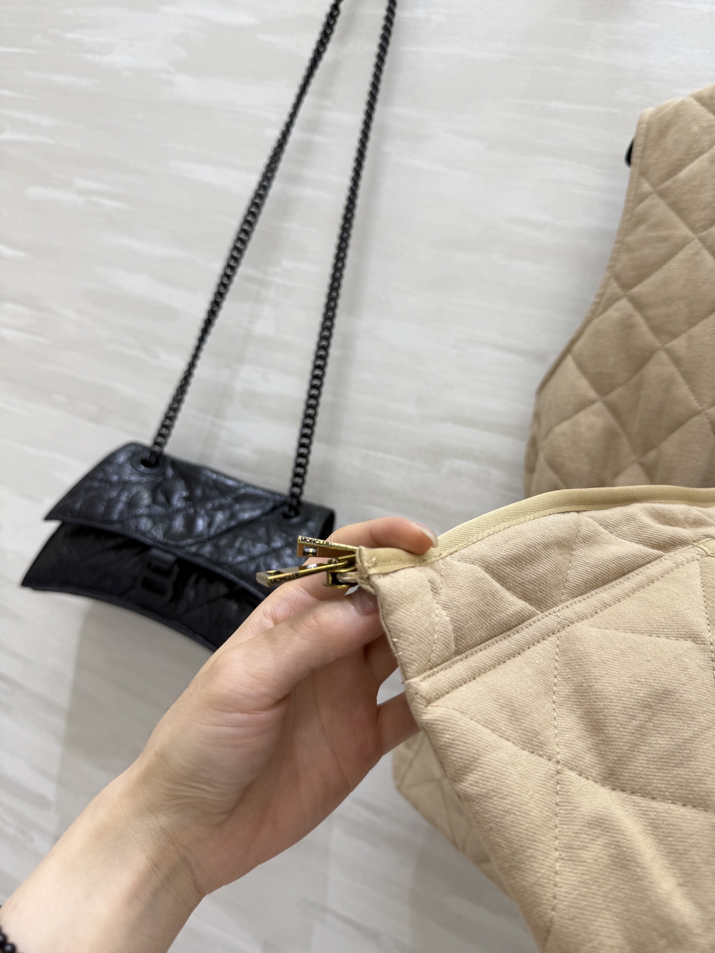 #Moncle♡²⁵秋冬新款 菱形绗缝夹棉无袖马甲 最新定制亚麻面料 进口机压线格工艺对格立体剪裁 经典