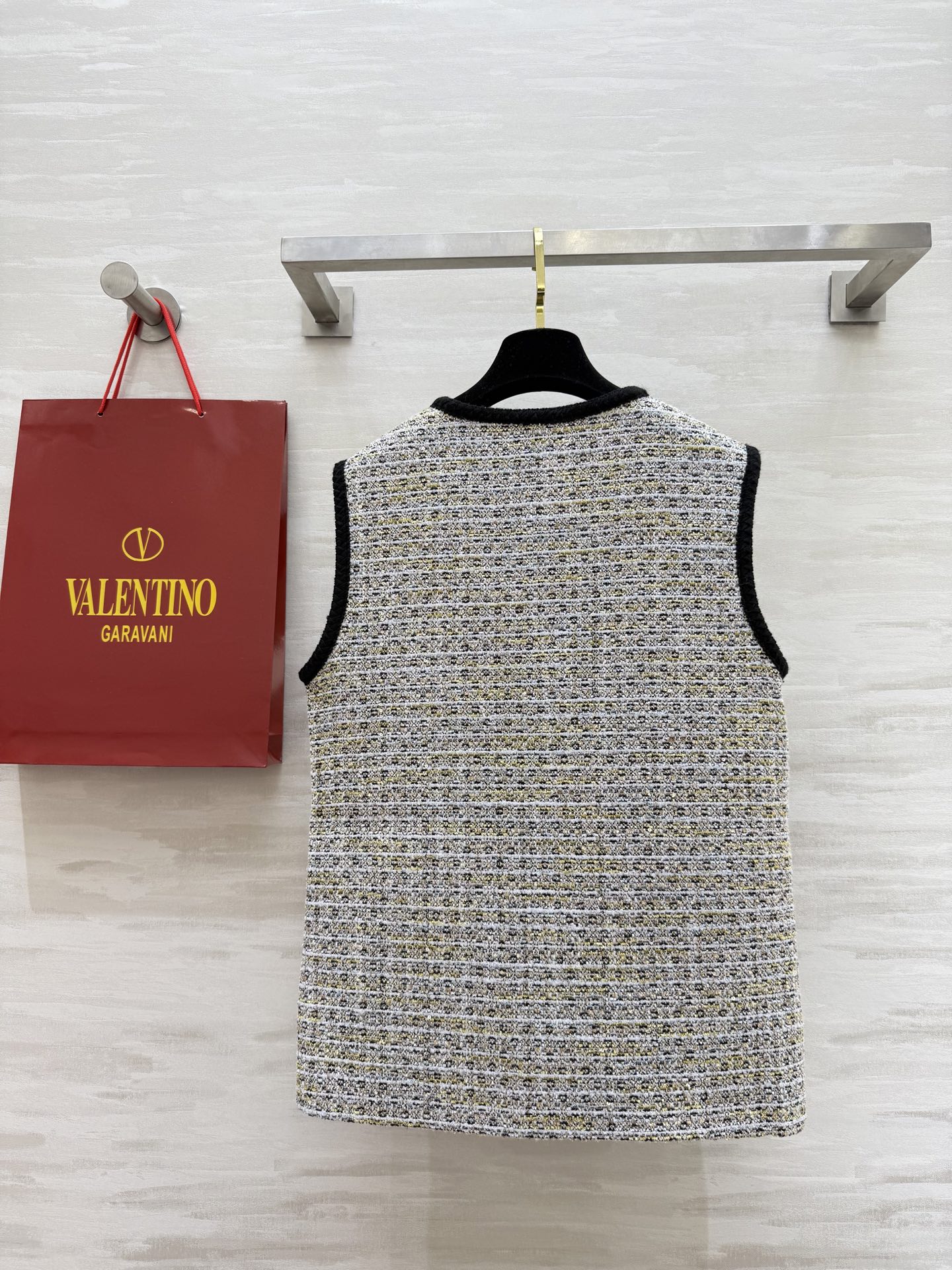 #VALENTIO♡²⁵秋冬新款马甲外套 独家开版 定制羊毛混纺面料 内里提花 重工钩织花朵扣 细节真的