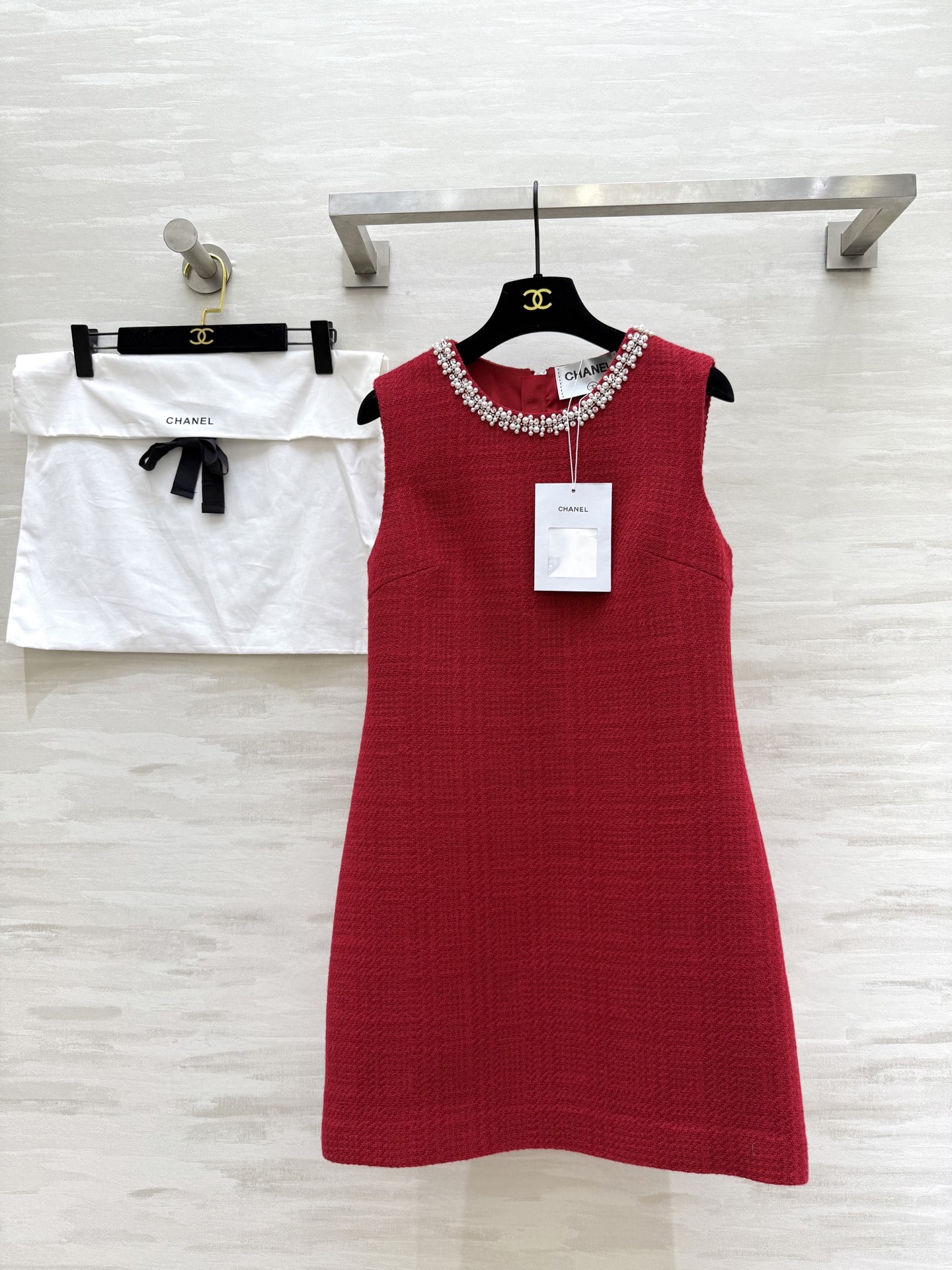 NO:470027,#Chane early autumn new style dress Heavy industry beaded neckline exquisite and high-end three-dimensional tailoring style with waistline feel Super slim upper body High-end atmospheric red super white High quality Spot first-time size36/38/40 (36 size bust 84, skirt length 80), Chanel, skirts, alexander wang19860909#Chane早秋新款 连衣裙 重工订珠领口精致高级 立体剪裁版型自带腰线感 上身超级显瘦 高级大气红色超级显白 高品质 现货首发size36/38/40（36码胸围84,裙长80）,,chanel,skirts,alexander wang,Women's clothing