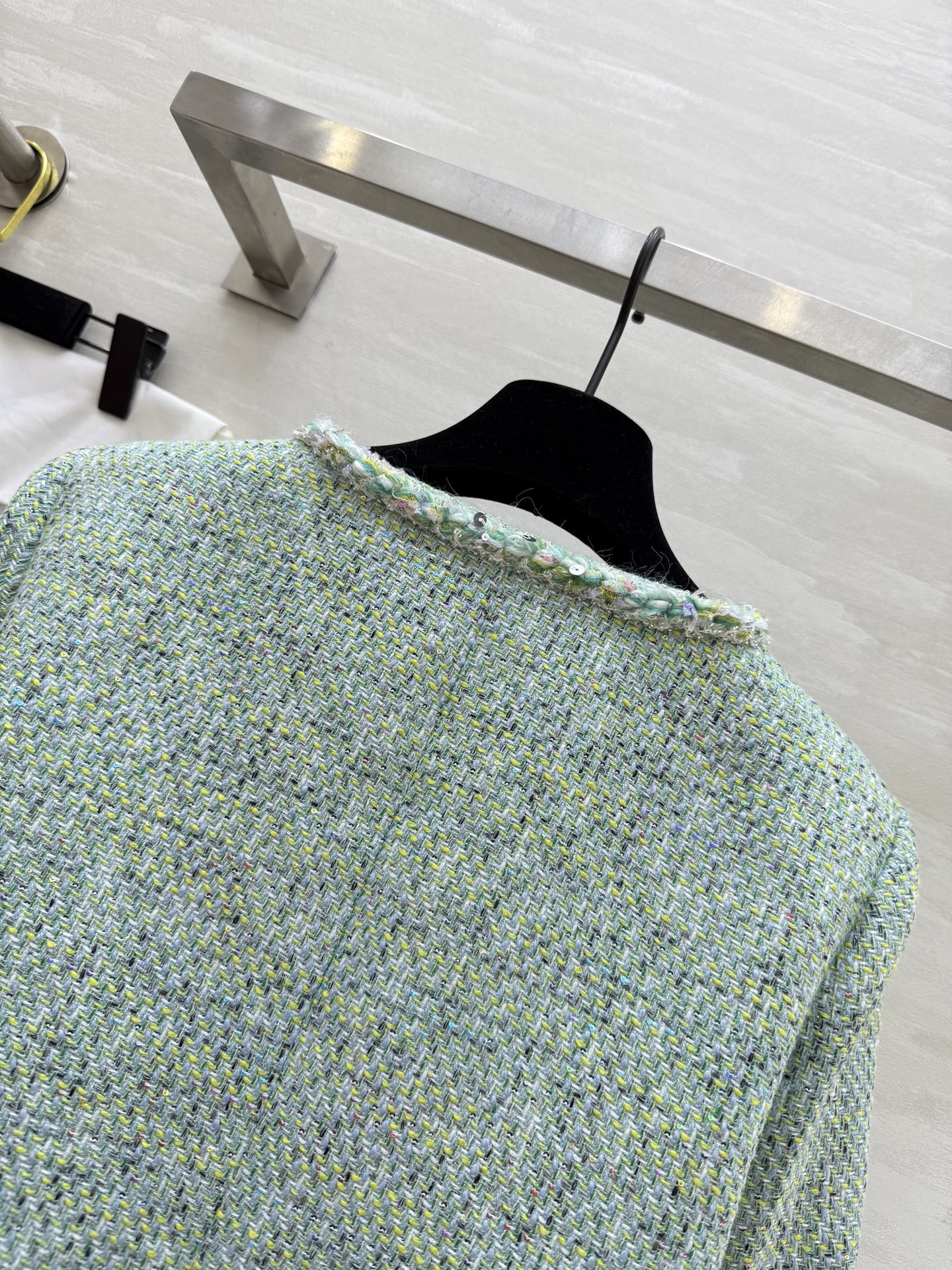 #Chane♡²⁵秋冬新款 软花呢外套 独家定制编织花边 配色很高级 立体剪裁版型挺括有型 内里采用了真