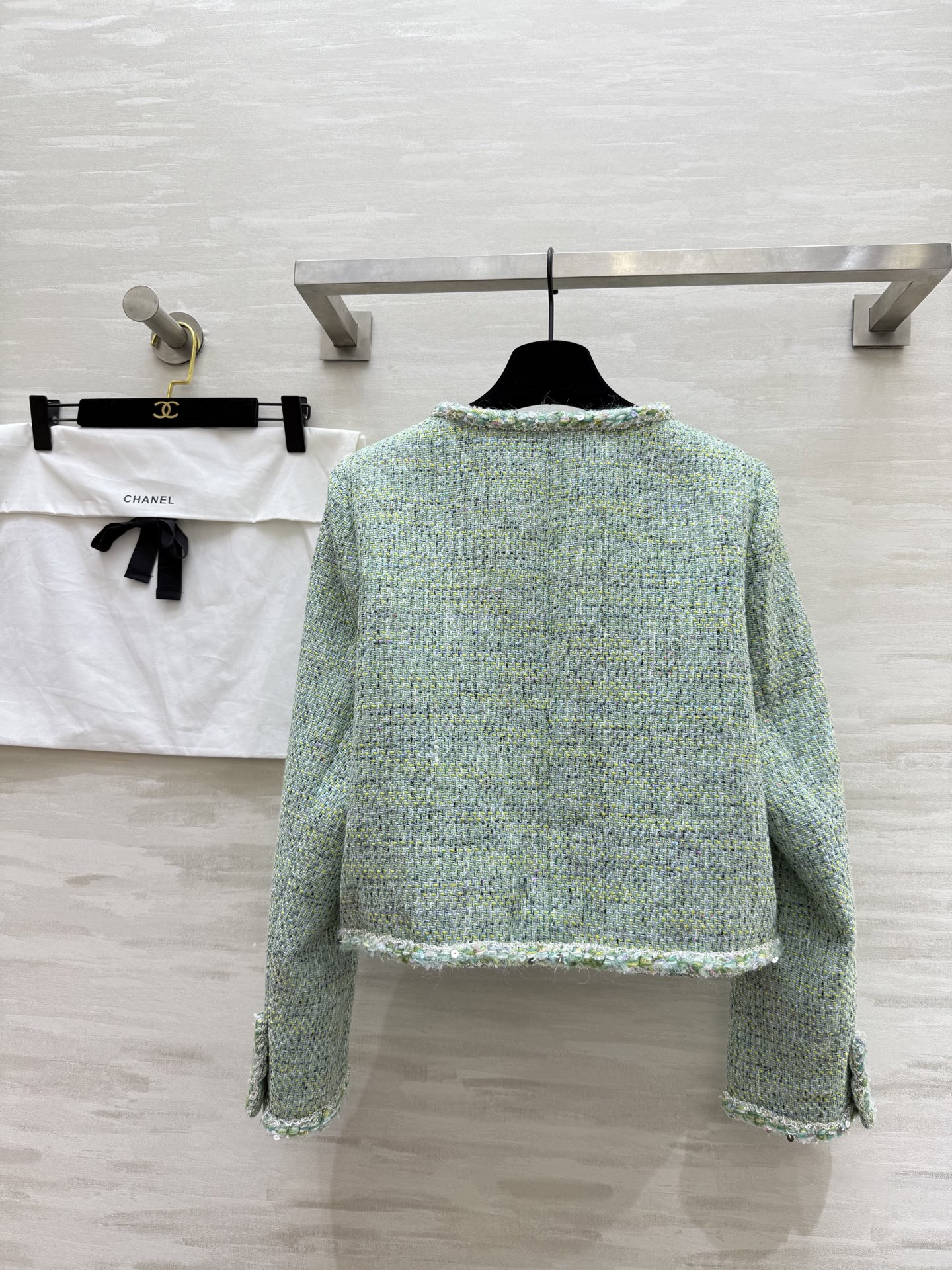 #Chane♡²⁵秋冬新款 软花呢外套 独家定制编织花边 配色很高级 立体剪裁版型挺括有型 内里采用了真