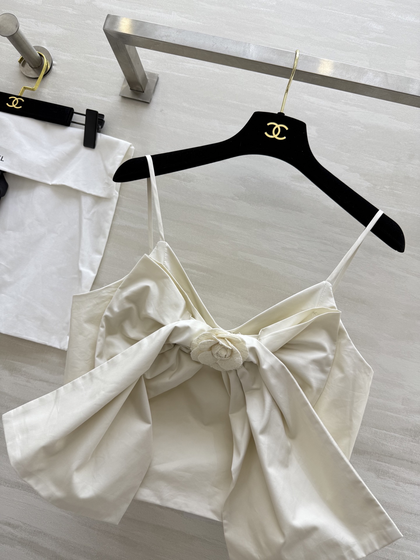 #Chane♡²⁵coco女孩蝴蝶结吊带背心 重工立体花朵 蝴蝶结点缀甜美可爱 开模定制花扣 高品质 现