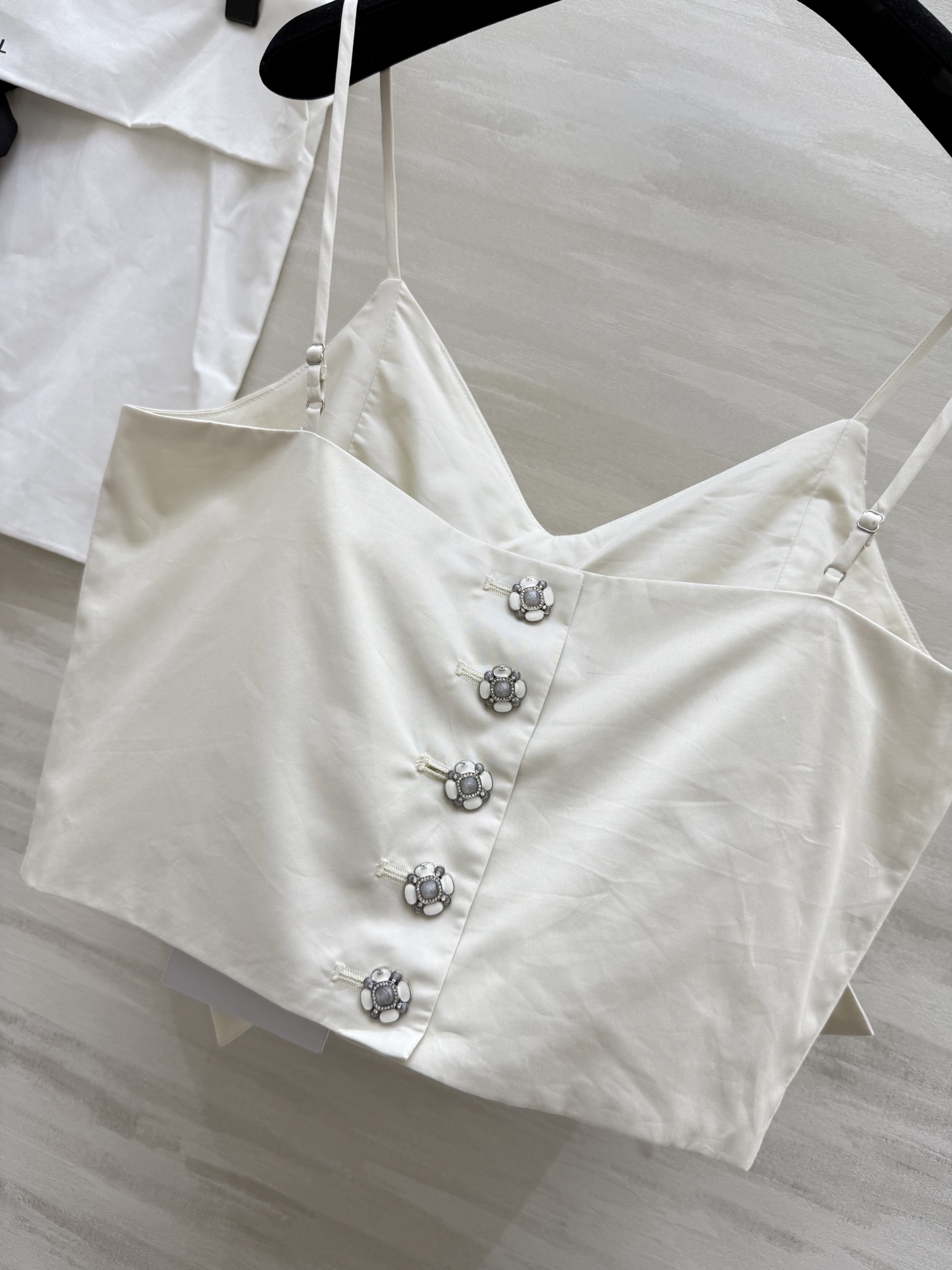 #Chane♡²⁵coco女孩蝴蝶结吊带背心 重工立体花朵 蝴蝶结点缀甜美可爱 开模定制花扣 高品质 现