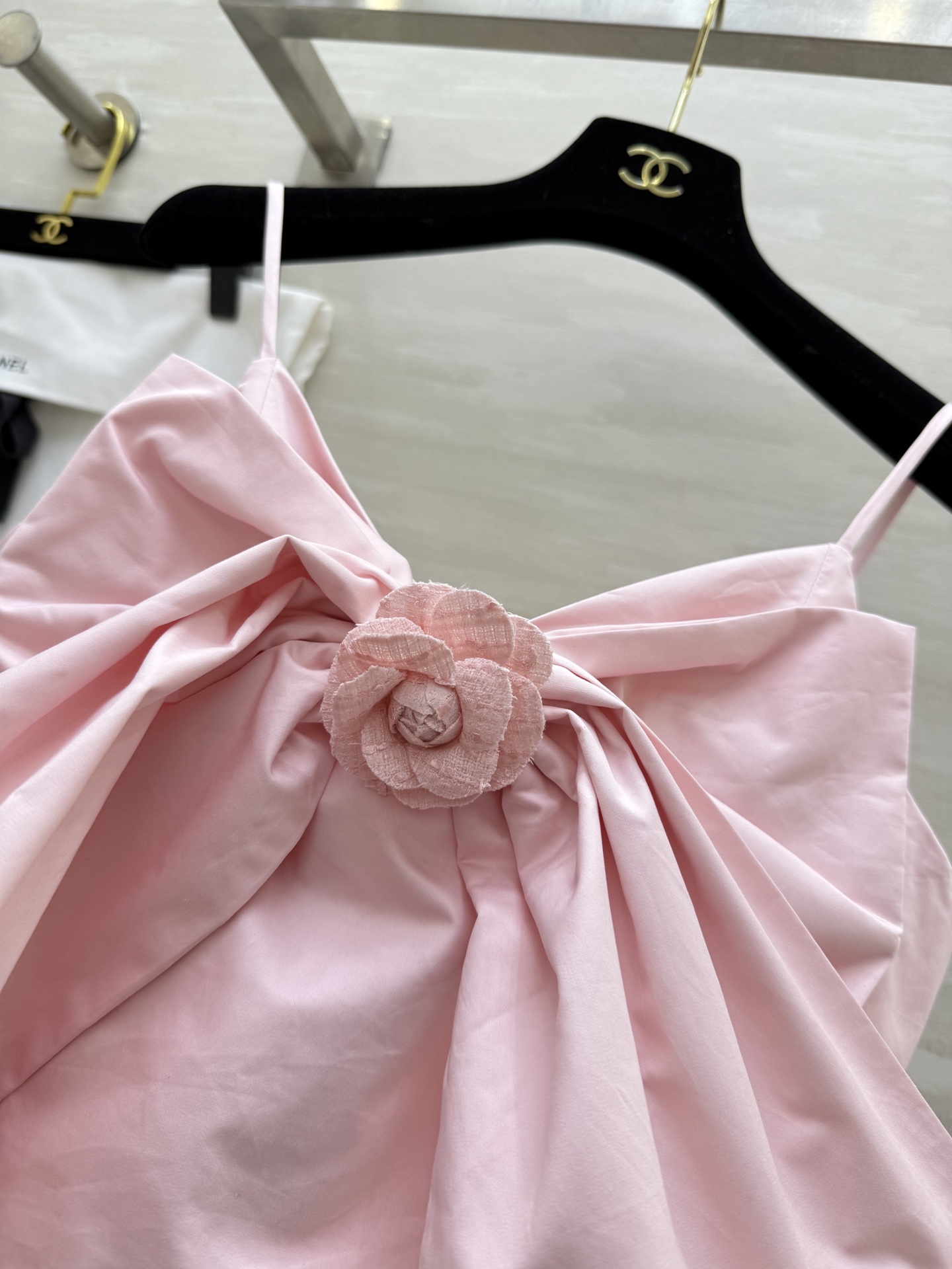 #Chane♡²⁵coco女孩蝴蝶结吊带背心 重工立体花朵 蝴蝶结点缀甜美可爱 开模定制花扣 高品质 现