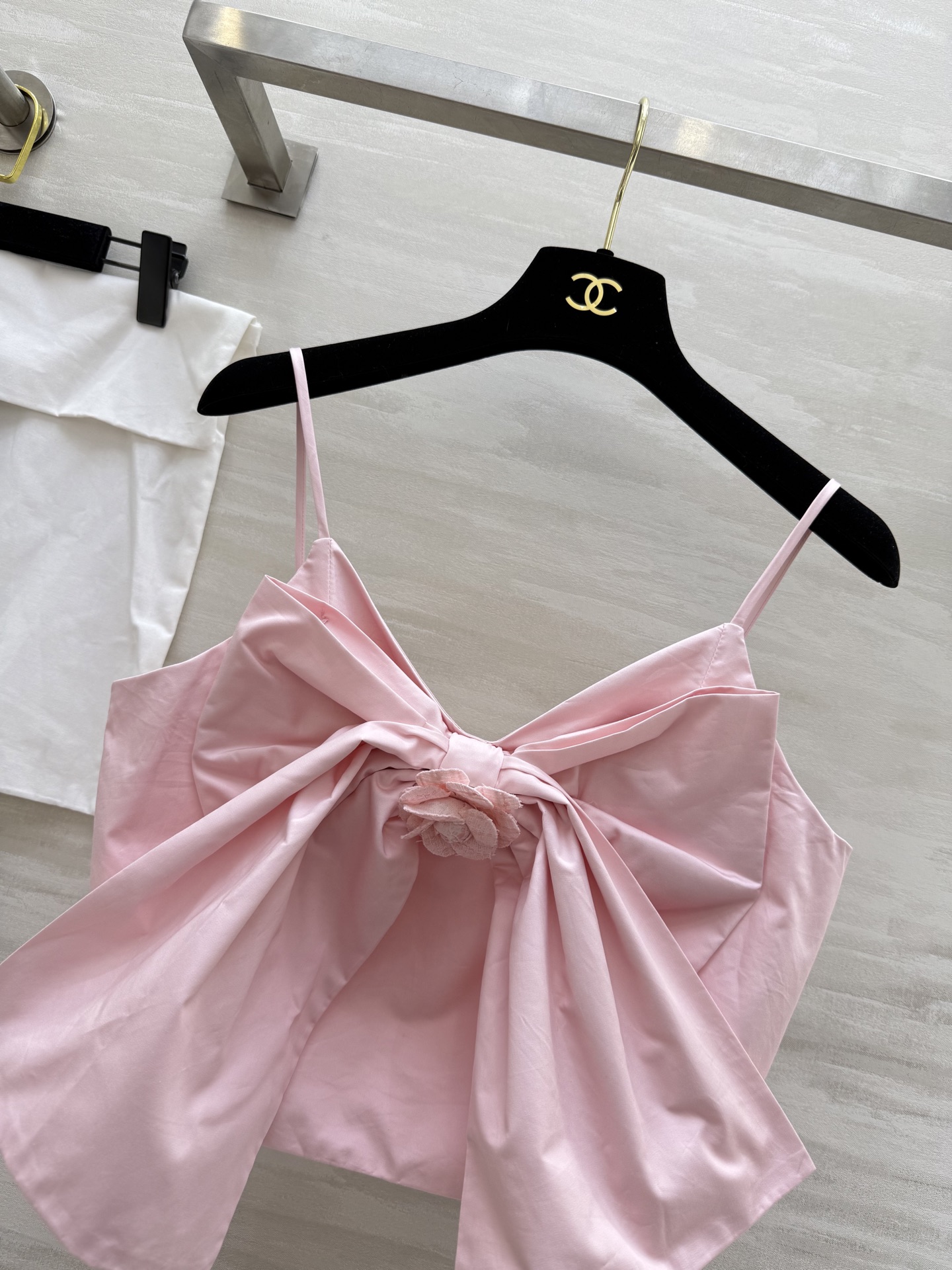 #Chane♡²⁵coco女孩蝴蝶结吊带背心 重工立体花朵 蝴蝶结点缀甜美可爱 开模定制花扣 高品质 现