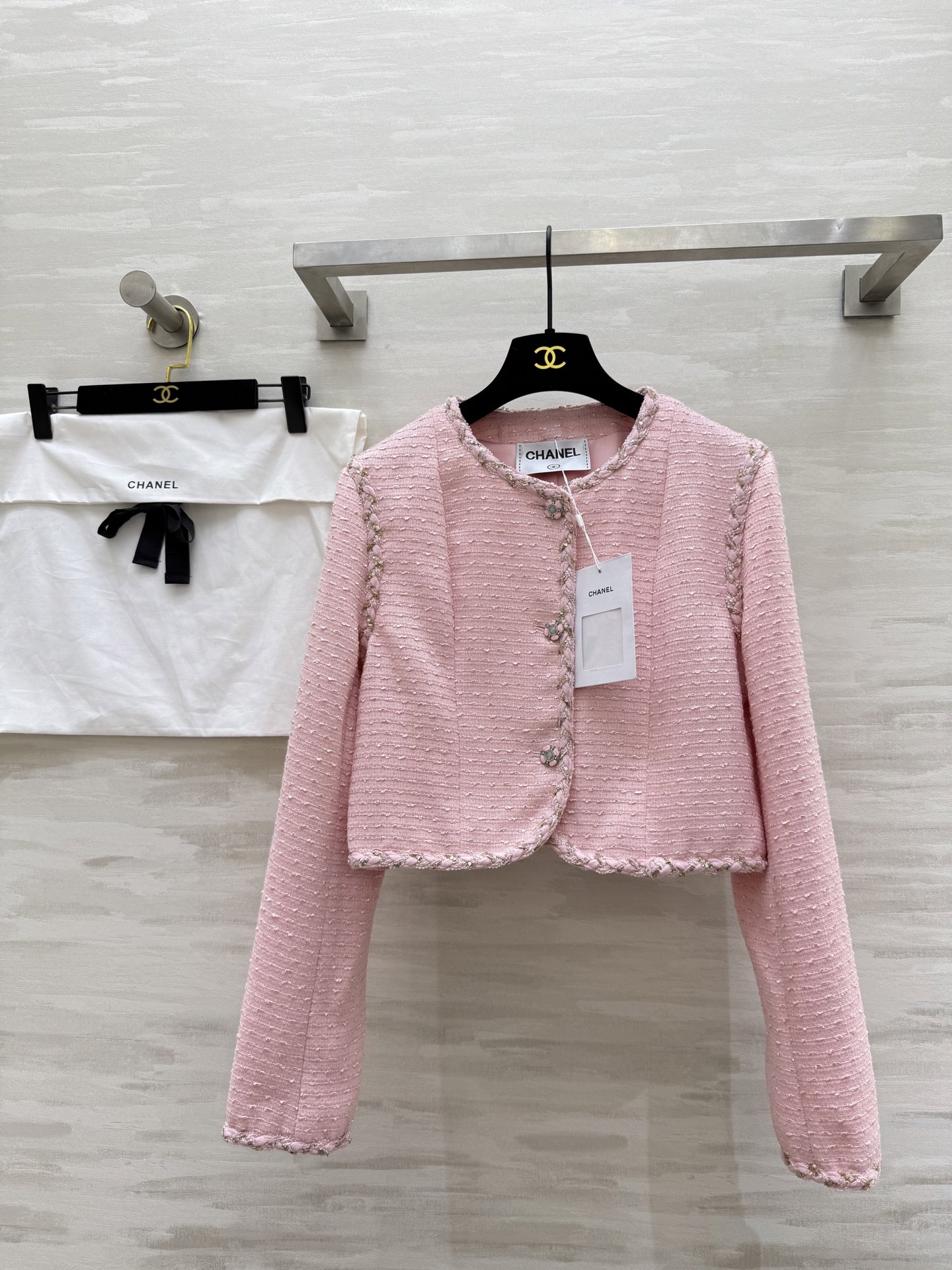 NO:470042,#Chane new autumn and winter wool soft tweed jacket Customized woven fabric Three-dimensional tailoring style Customized flower buckle exquisite and high-quality High-quality Spot first-time size36/38/40 (36 size shoulder width 36, bust 88, length 40), Chanel, jackets & coats, alexander wang19860909#Chane秋冬新款 羊毛软花呢外套 定制编织面料 立体剪裁版型 开模定制花扣精致高级 高品质 现货首发size36/38/40（36码肩宽36,胸围88,衣长40）,,chanel,jackets & coats,alexander wang,Women's clothing