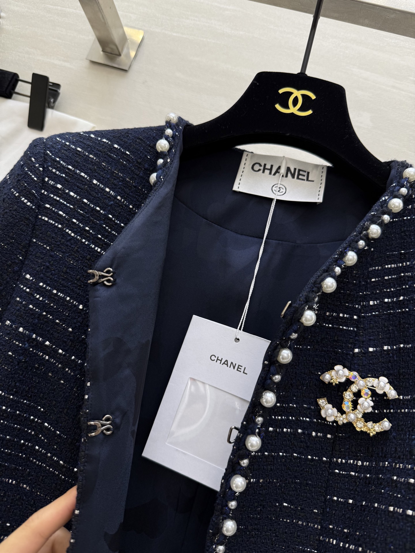 #Chane♡²⁵秋冬新款 珍珠边软花呢外套 独家定制 采用进口面料搭配珍珠花边 香奶奶味道十足 扣子配