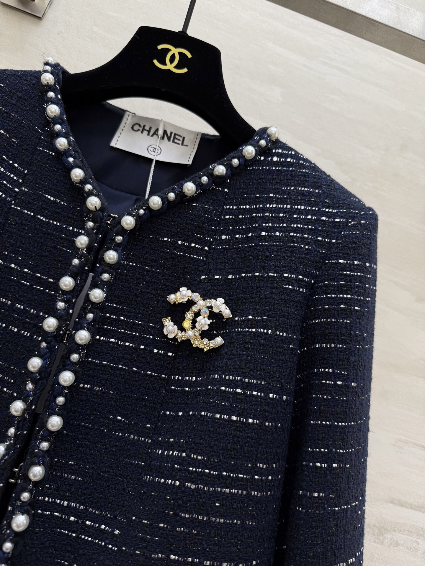 #Chane♡²⁵秋冬新款 珍珠边软花呢外套 独家定制 采用进口面料搭配珍珠花边 香奶奶味道十足 扣子配