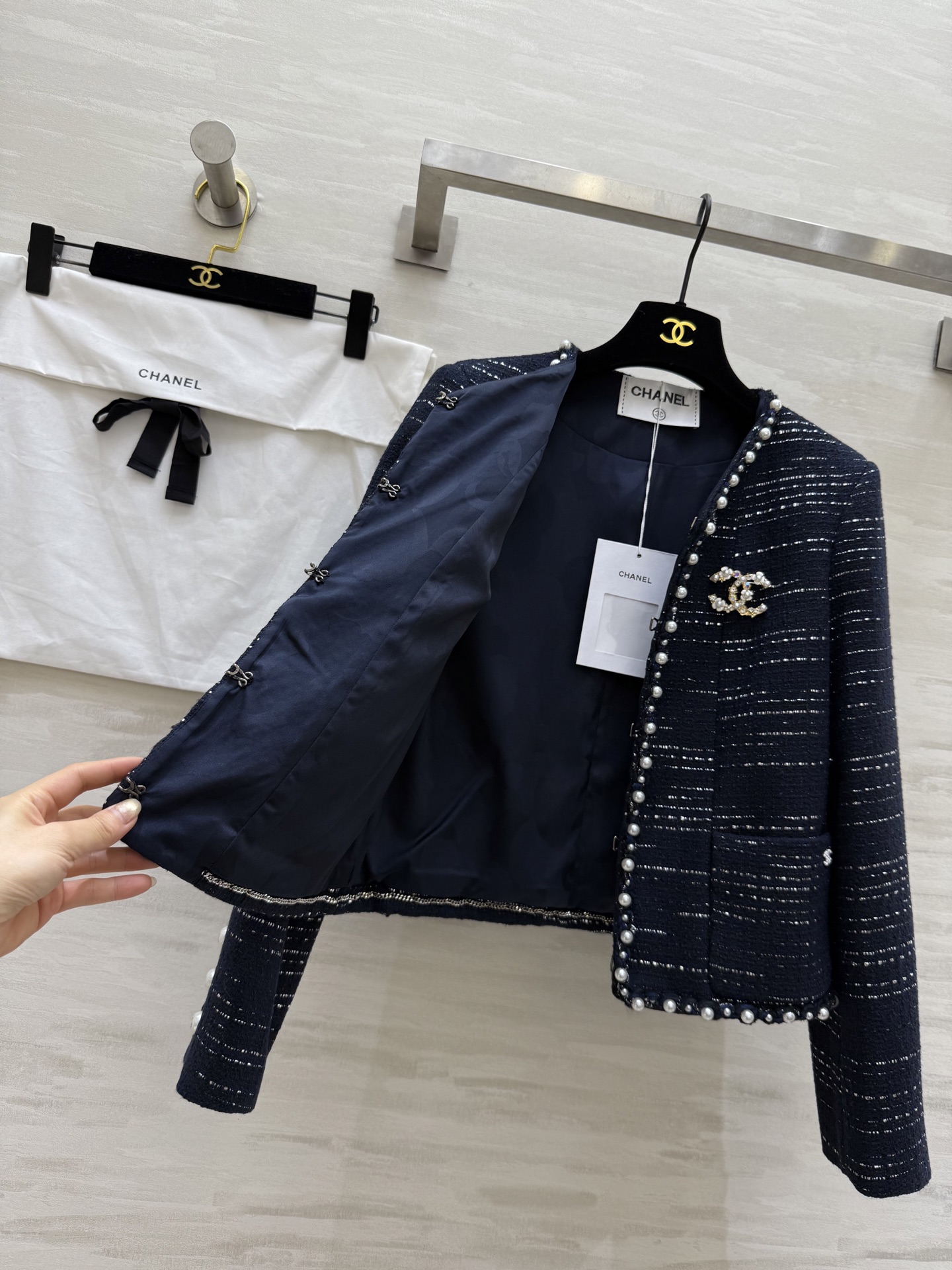 #Chane♡²⁵秋冬新款 珍珠边软花呢外套 独家定制 采用进口面料搭配珍珠花边 香奶奶味道十足 扣子配