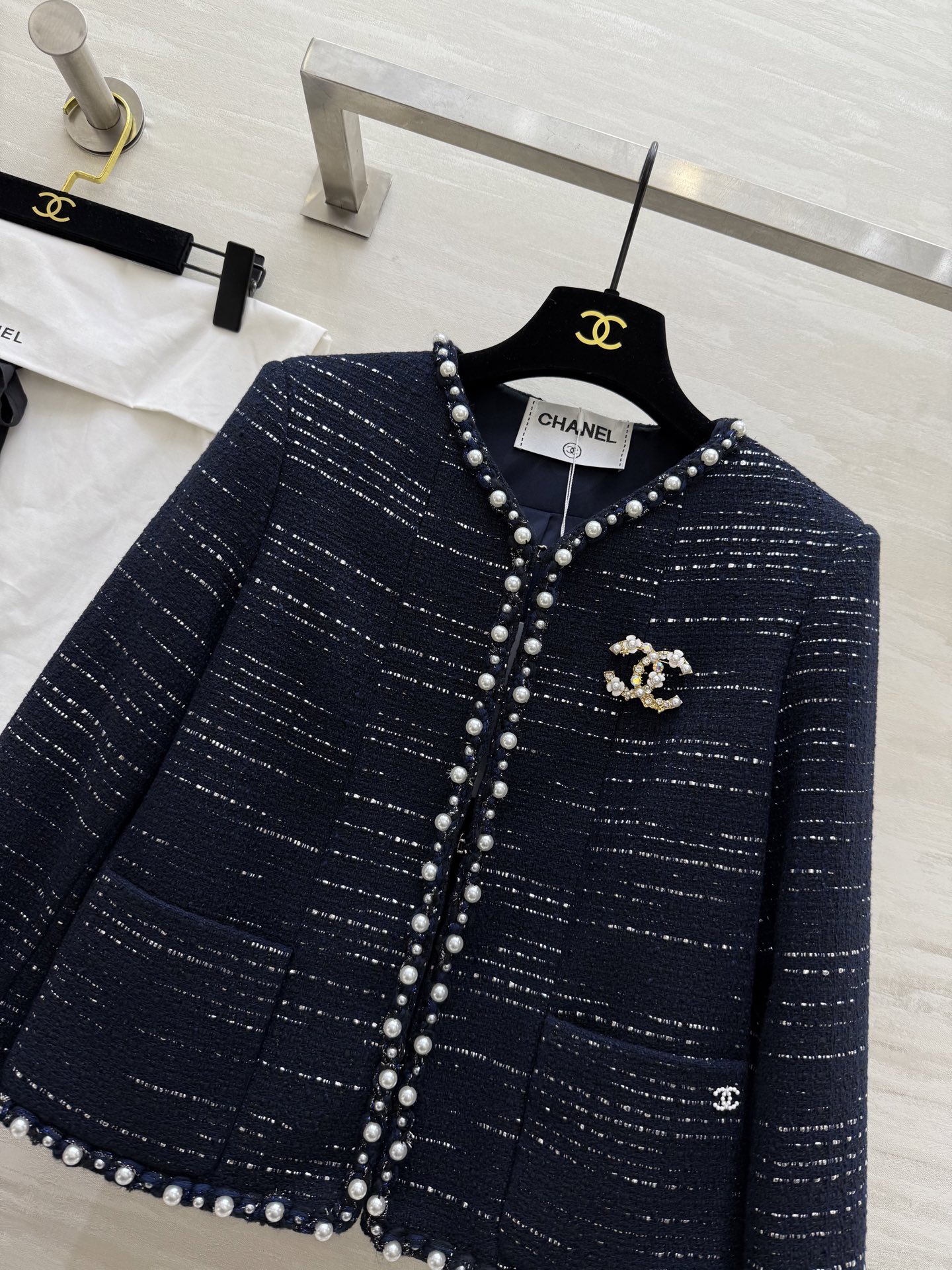 #Chane♡²⁵秋冬新款 珍珠边软花呢外套 独家定制 采用进口面料搭配珍珠花边 香奶奶味道十足 扣子配