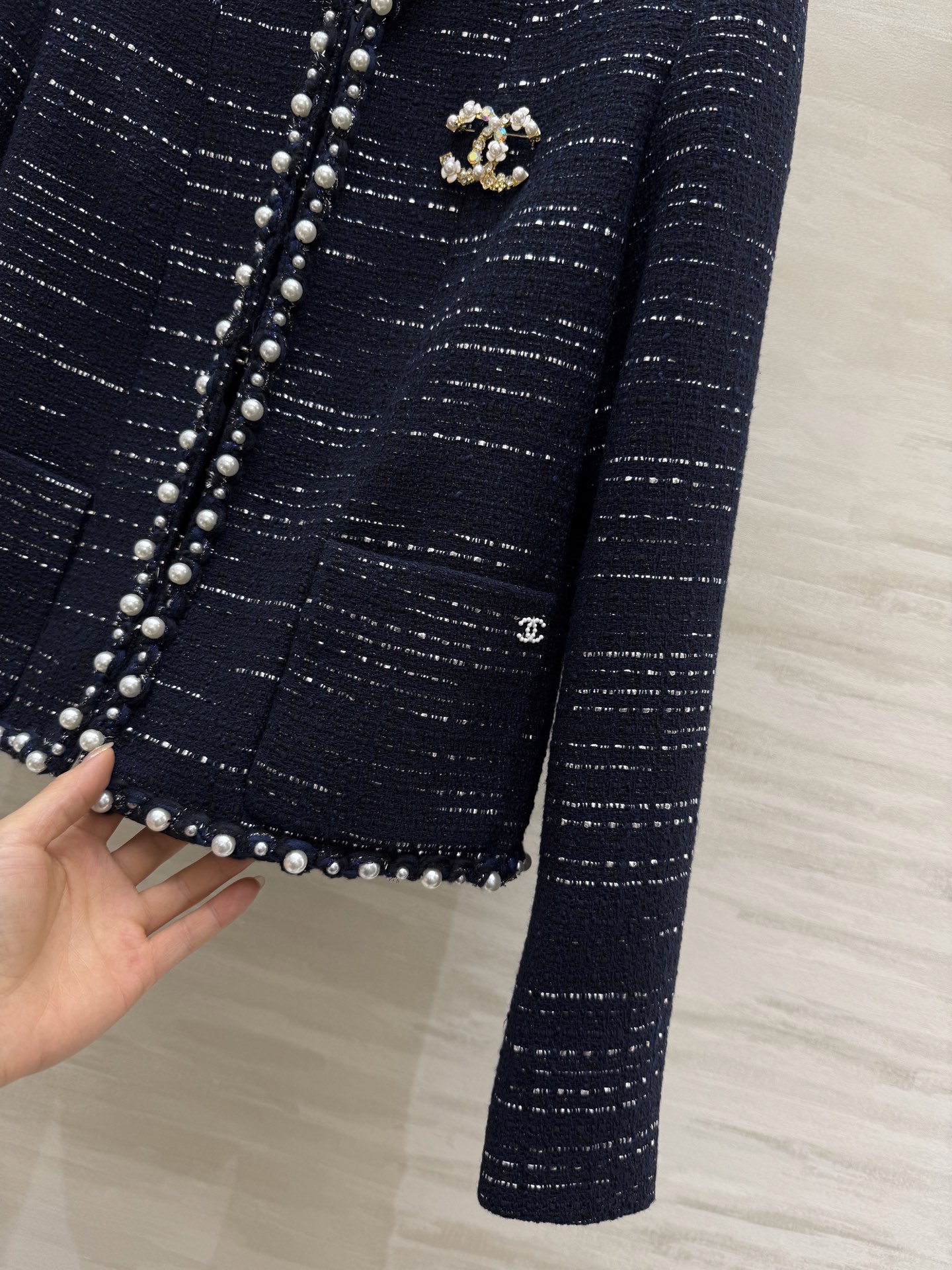 #Chane♡²⁵秋冬新款 珍珠边软花呢外套 独家定制 采用进口面料搭配珍珠花边 香奶奶味道十足 扣子配