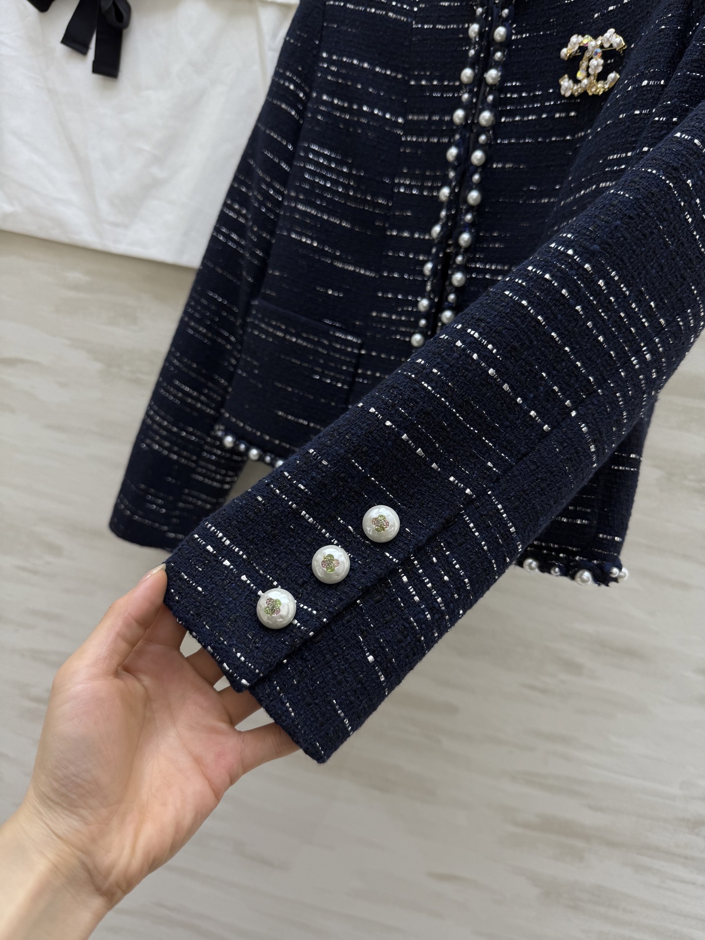 #Chane♡²⁵秋冬新款 珍珠边软花呢外套 独家定制 采用进口面料搭配珍珠花边 香奶奶味道十足 扣子配