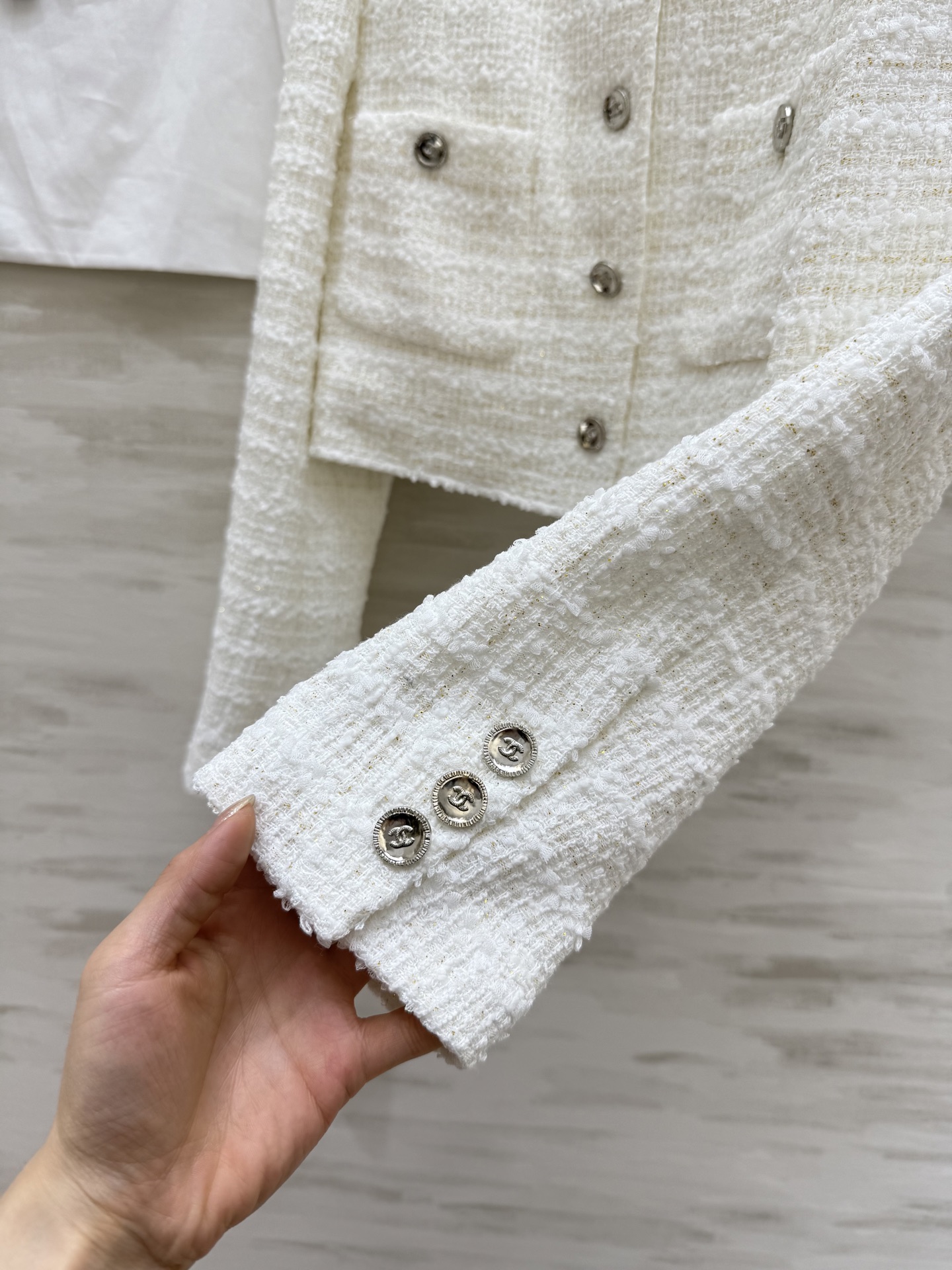 #Chane♡²⁵秋冬新款 立体花朵装饰外套 定制格纹编织面料 重磅有分量 立体手工小花朵装饰精致优雅 