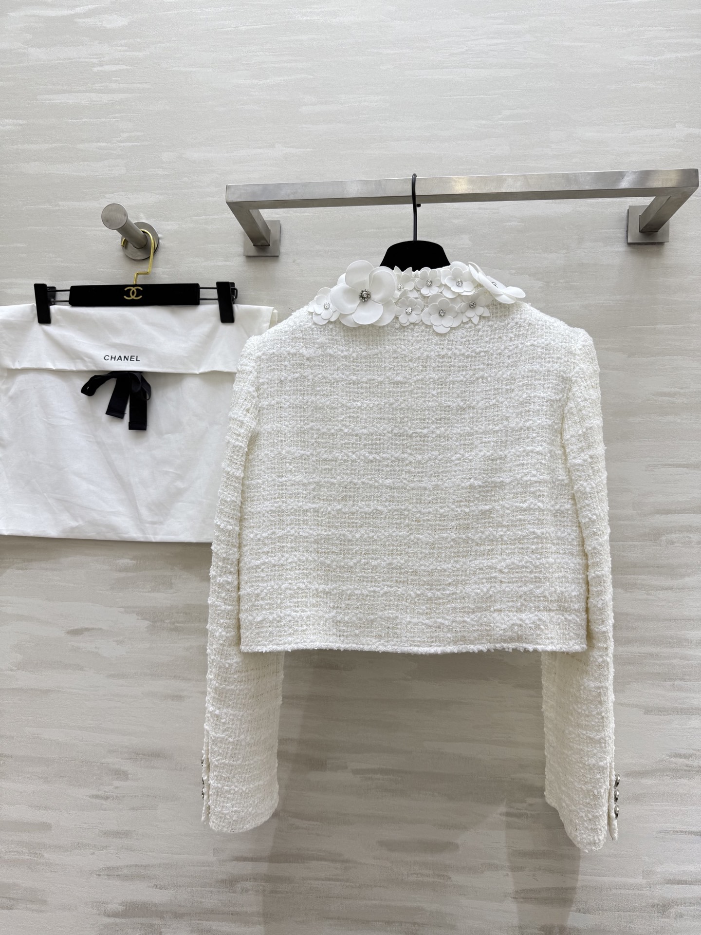 #Chane♡²⁵秋冬新款 立体花朵装饰外套 定制格纹编织面料 重磅有分量 立体手工小花朵装饰精致优雅 