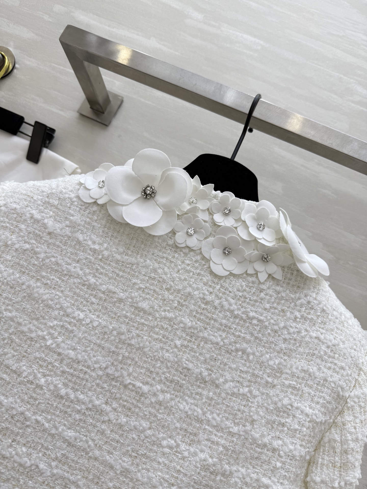 #Chane♡²⁵秋冬新款 立体花朵装饰外套 定制格纹编织面料 重磅有分量 立体手工小花朵装饰精致优雅 