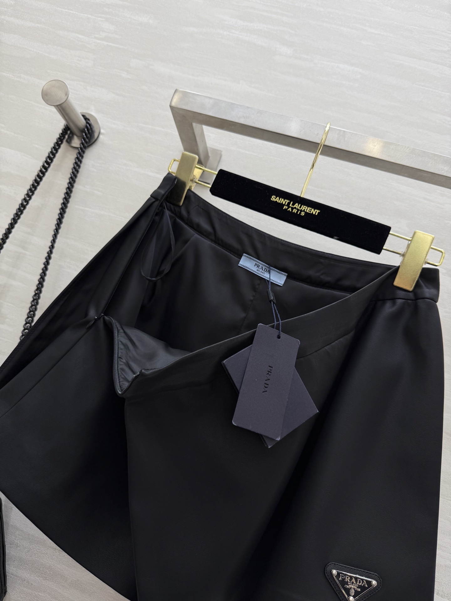 #Prad♡²⁵秋冬新款环保皮裤裙 俏皮时髦 内里防走光安全裤设计 立体剪裁版型 高品质定制 现货首发s