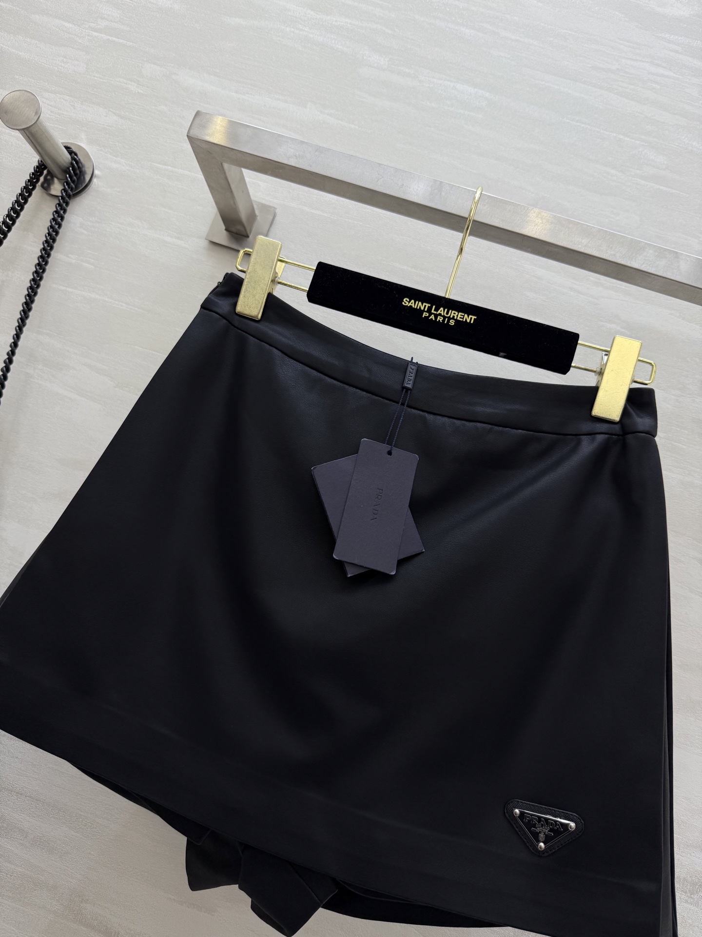 #Prad♡²⁵秋冬新款环保皮裤裙 俏皮时髦 内里防走光安全裤设计 立体剪裁版型 高品质定制 现货首发s