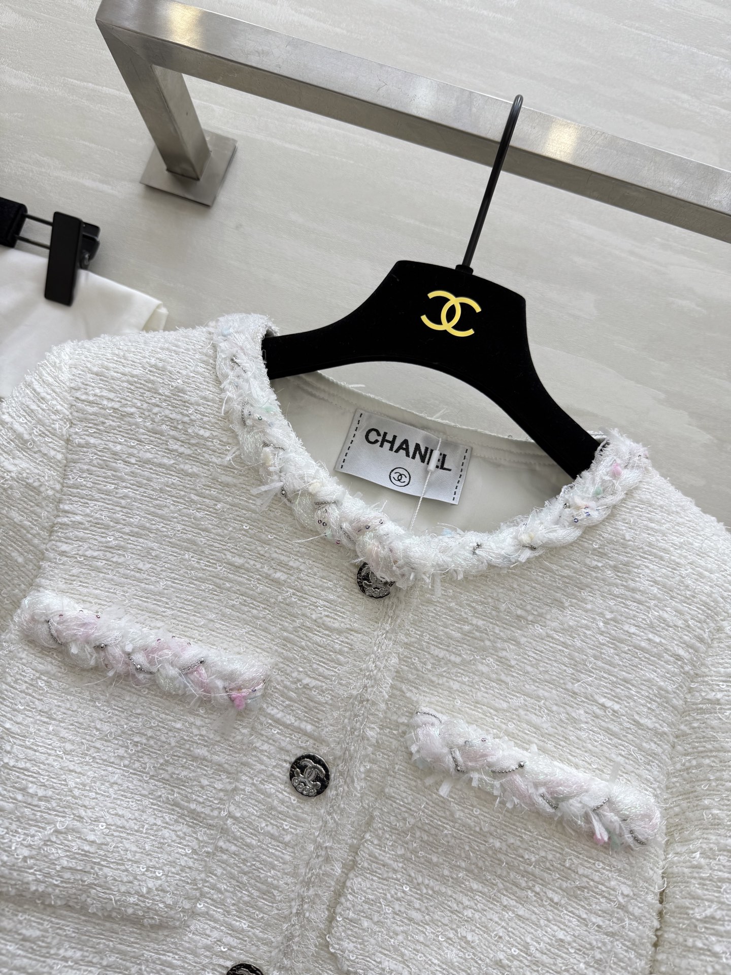 #CHANE♡²⁵秋冬新款 花呢外套 独家开版 定制彩色花边搭配山茶花真丝里衬 配色真的很干净高级 版型