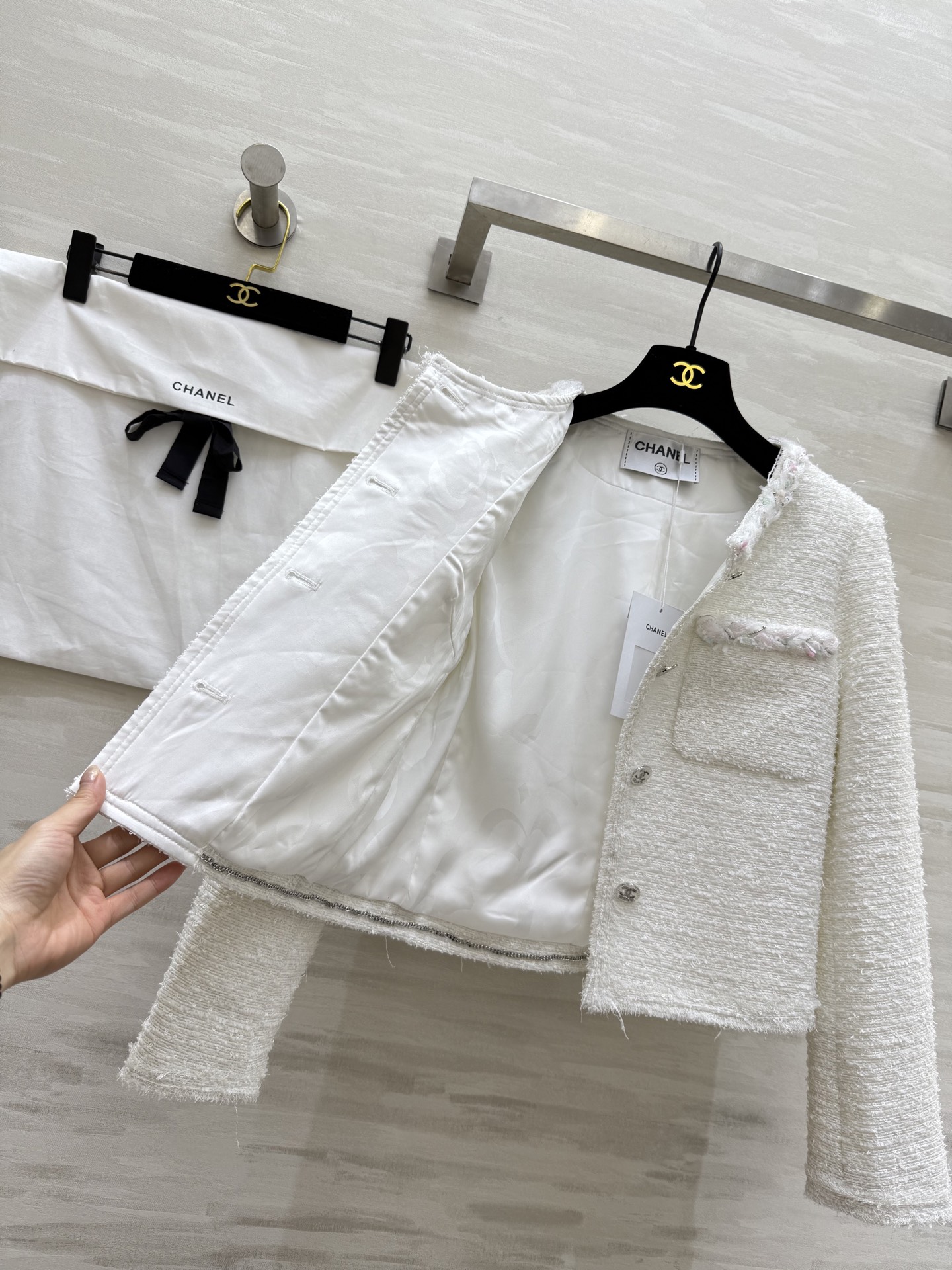 #CHANE♡²⁵秋冬新款 花呢外套 独家开版 定制彩色花边搭配山茶花真丝里衬 配色真的很干净高级 版型