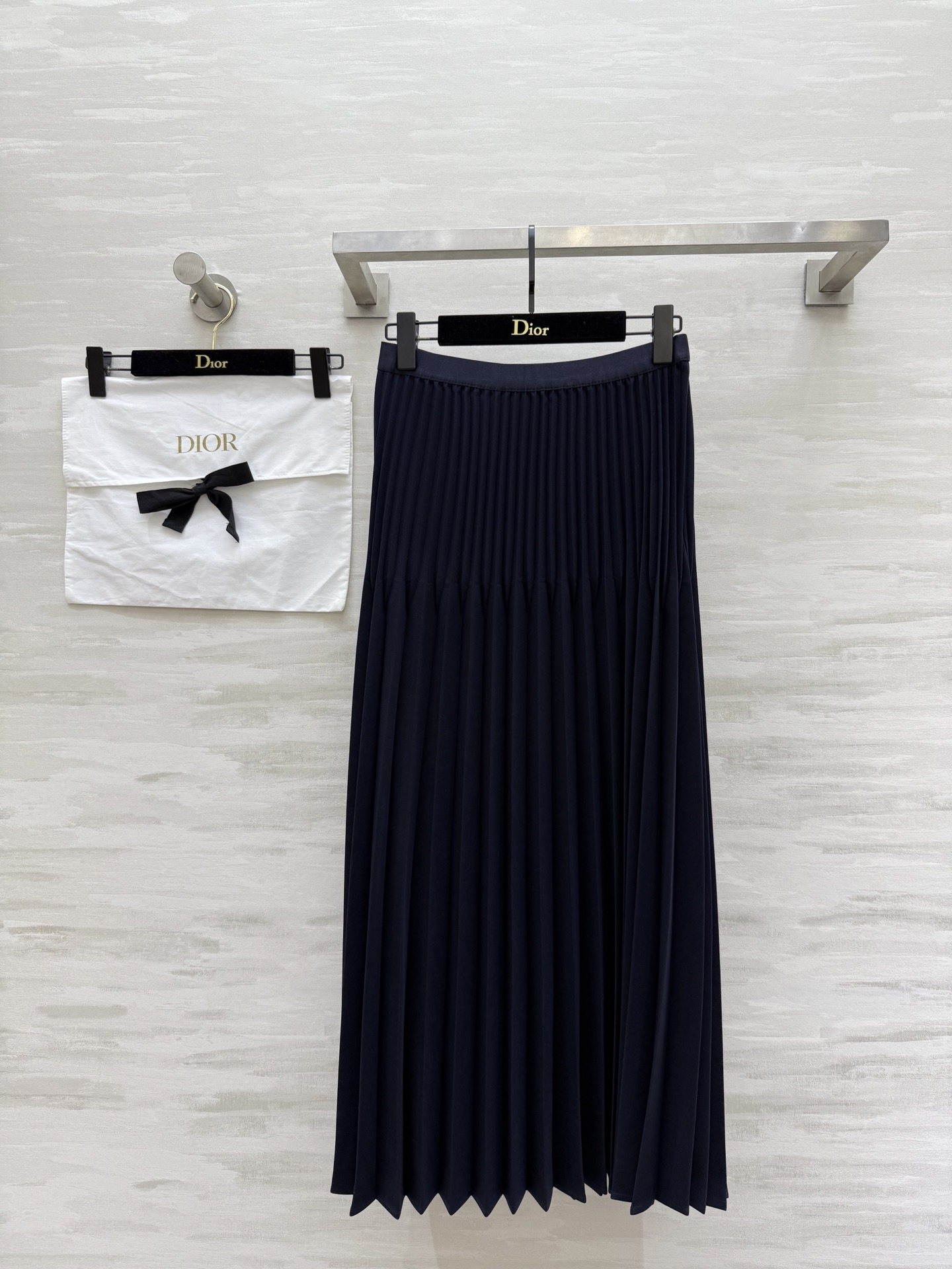 NO:470128,#DIO autumn and winter new style matte pleated pleated skirt elegant and generous heavy craftsmanship high-temperature pleated high-quality customization spot first-time sizeS/M/L/XL (M size waist 64, skirt length 90), dior, skirts, alexander wang19860909#DIO秋冬新款 哑光百褶压褶半裙 优雅大方 重工艺高温压褶 高品质定制 现货首发sizeS/M/L/XL（M码腰围64,裙长90）,,dior,skirts,alexander wang,Women's clothing
