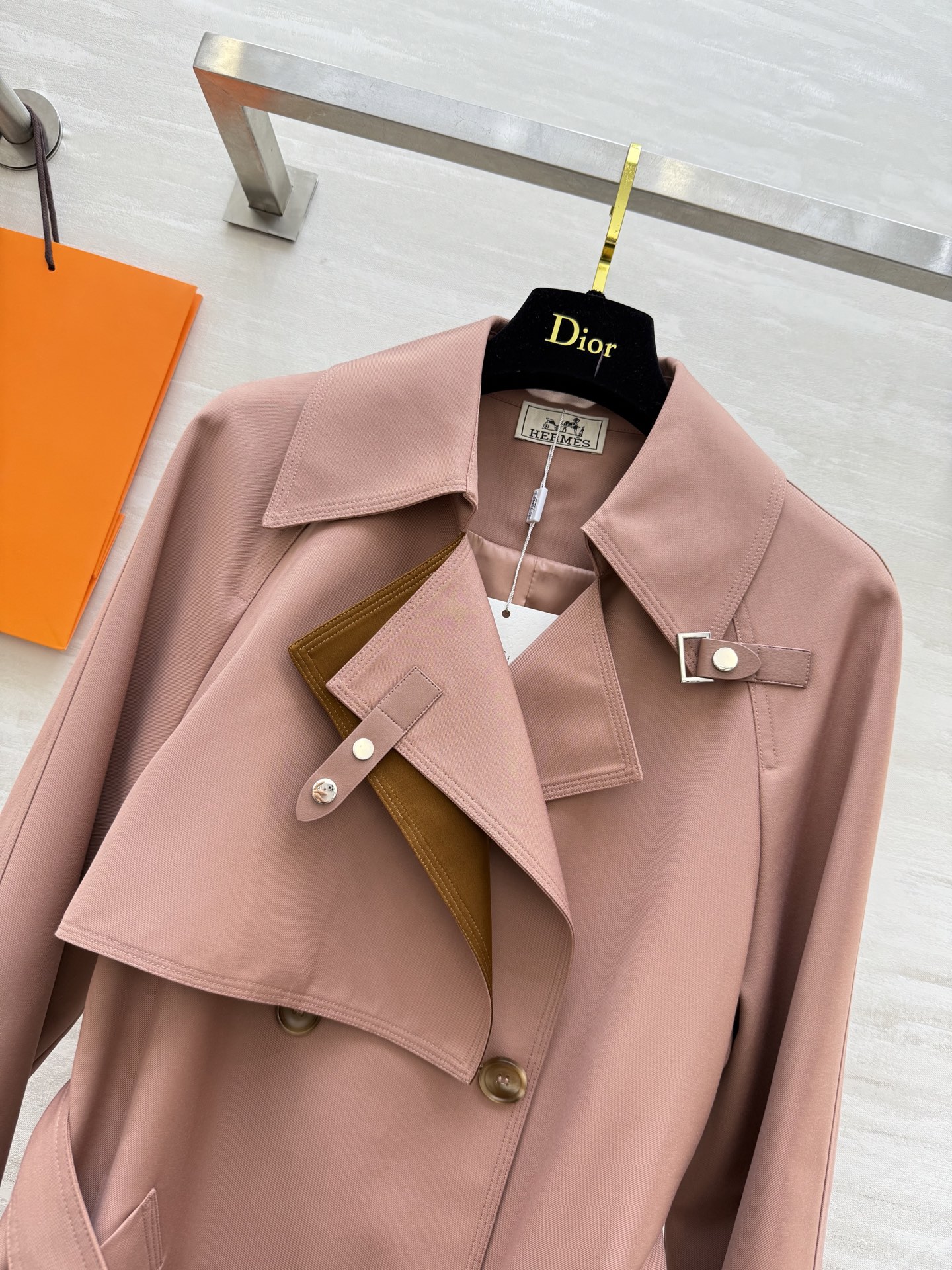 #Herme♡²⁵早秋新款 撞色翻领长款风衣 高品质定制 现货首发size：S/M/L（M码胸围：98，