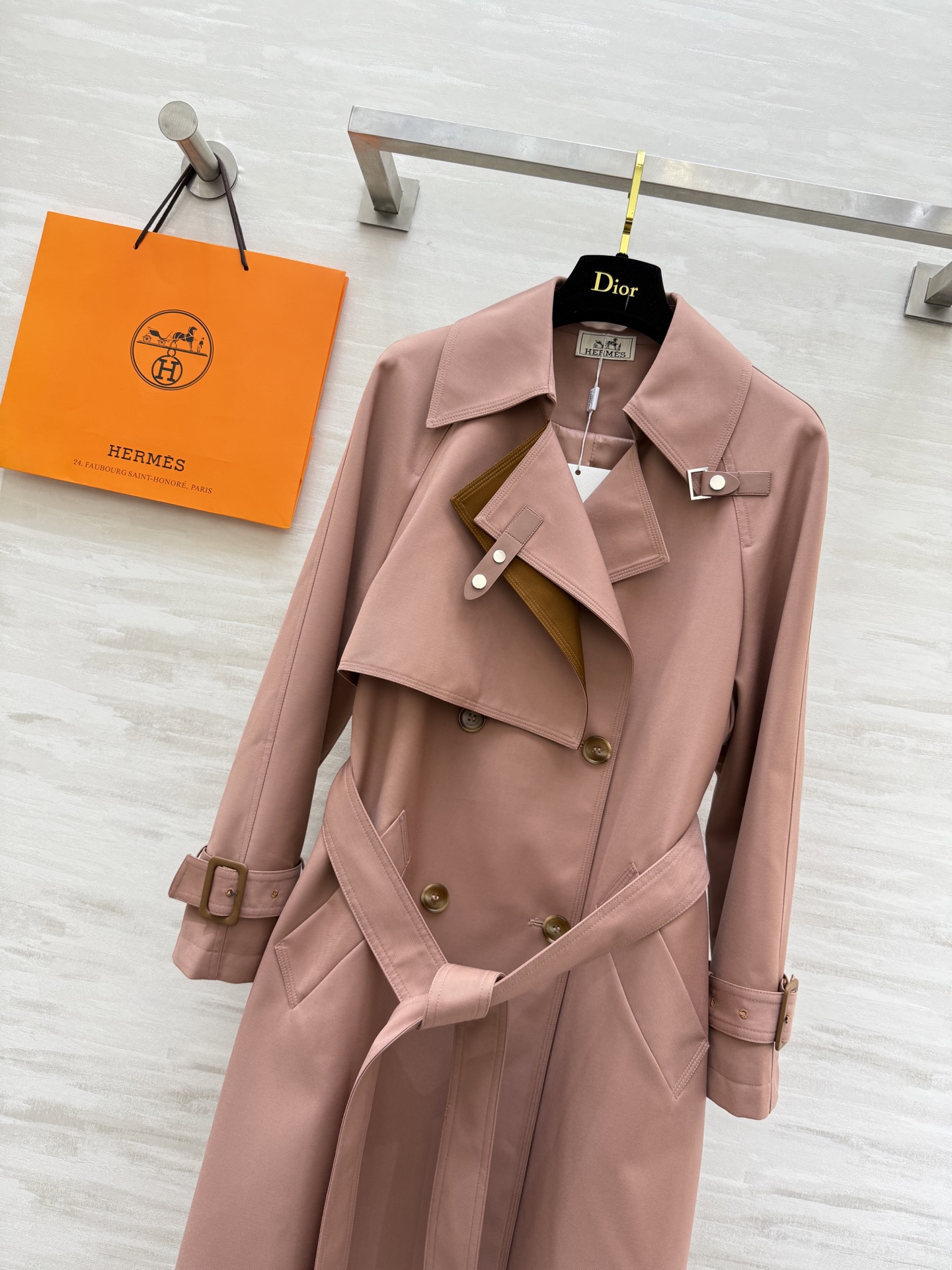 #Herme♡²⁵早秋新款 撞色翻领长款风衣 高品质定制 现货首发size：S/M/L（M码胸围：98，