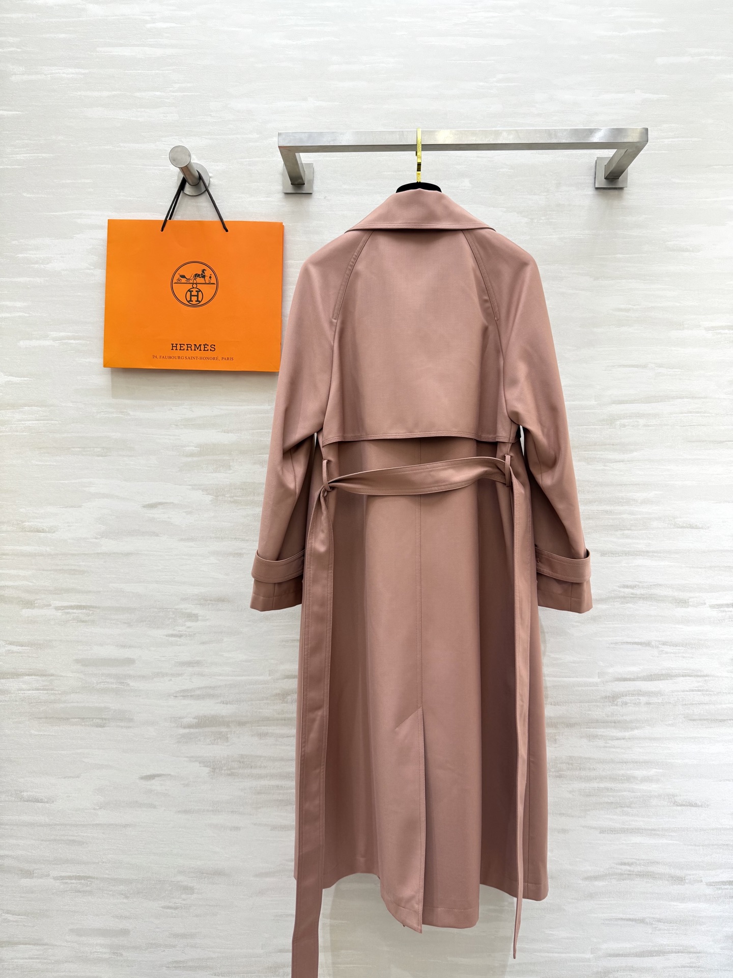 #Herme♡²⁵早秋新款 撞色翻领长款风衣 高品质定制 现货首发size：S/M/L（M码胸围：98，